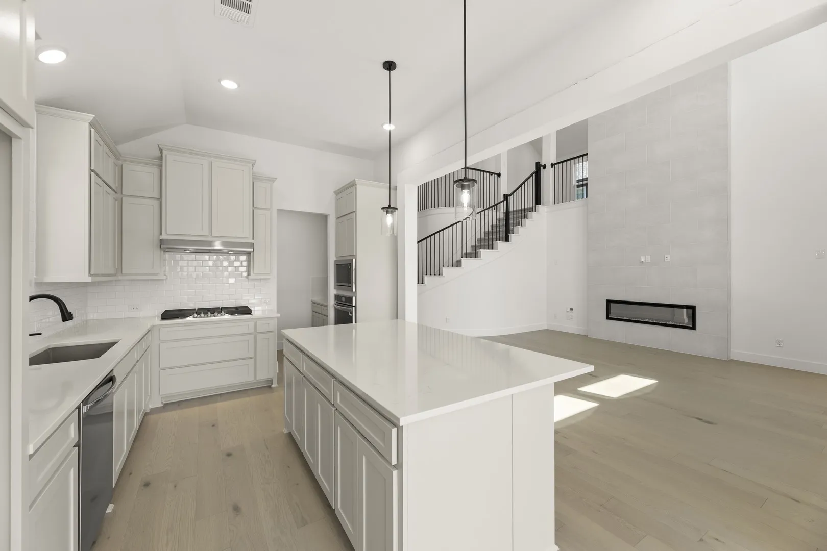12. 5712 Liverpool - Kitchen (3)