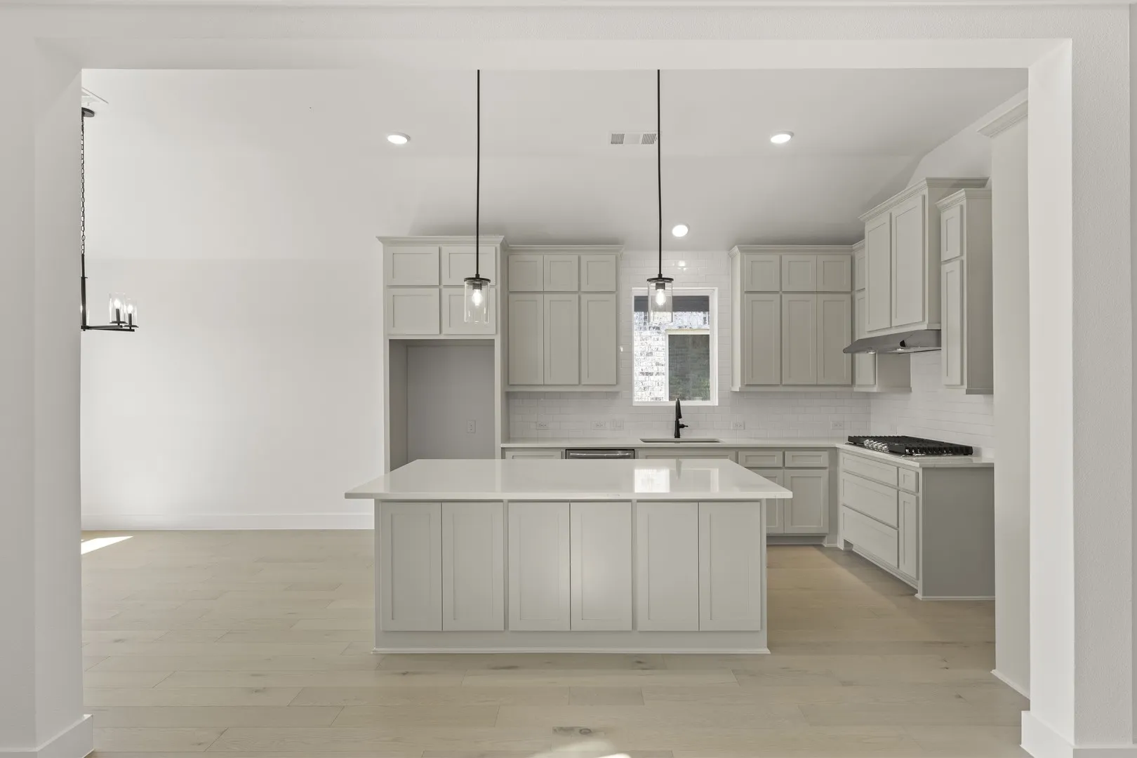 10. 5712 Liverpool - Kitchen