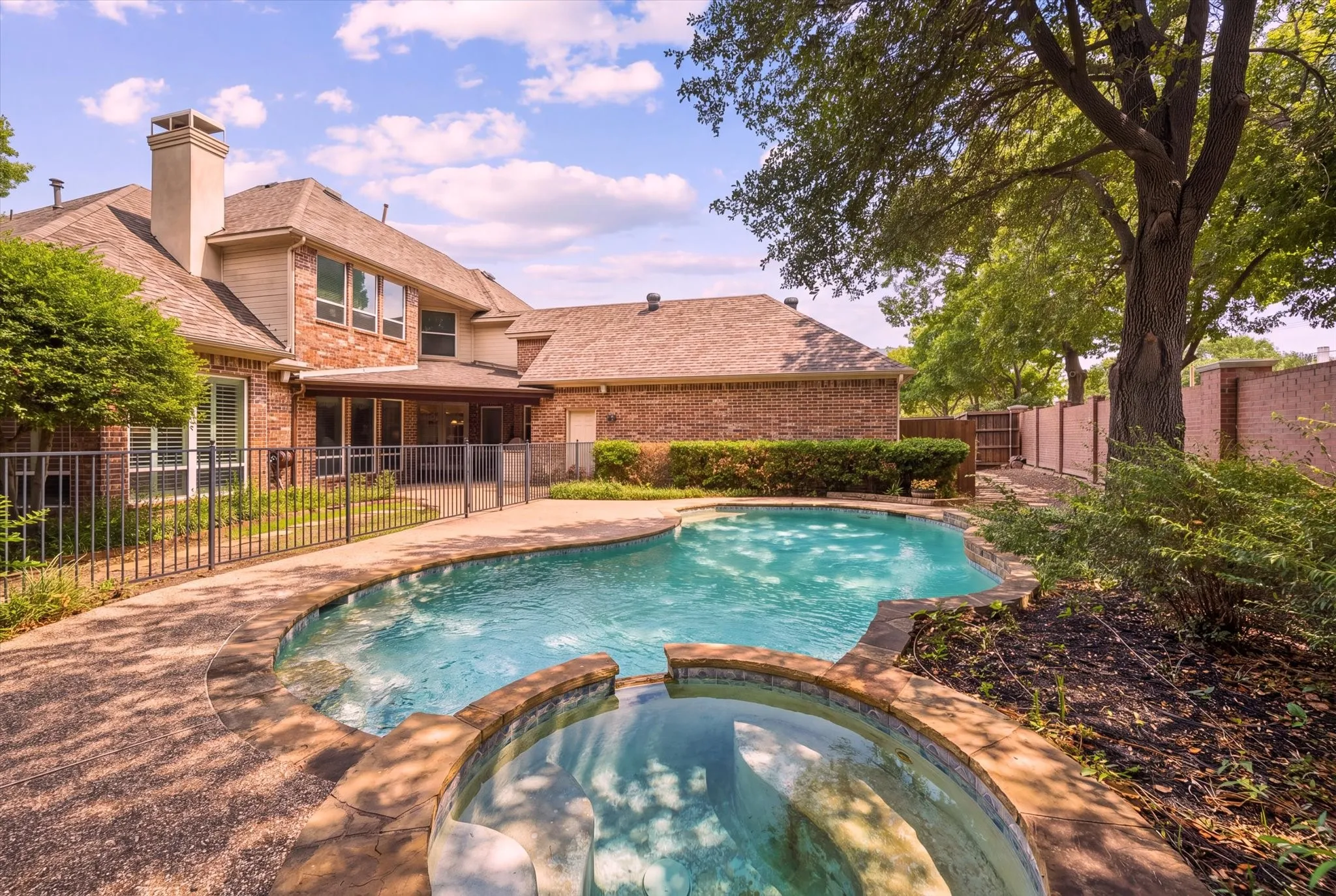 Single Family Residence For Sale in Collin County , 5900 Lennox Hill Drive, Plano, Texas 75093, 4 Bedroom, 4 Bathroom, 3 Garage spaces, 3,707 Sqft, built in 1996, mls#21338724, Real Estate Agent in Plano, Homes For Sale in Collin county, Homes For Sale in Plano, Realtor in Plano Texas, Real Estate Brokerage Independent Realty Texas, Luminita Cordes Realtor