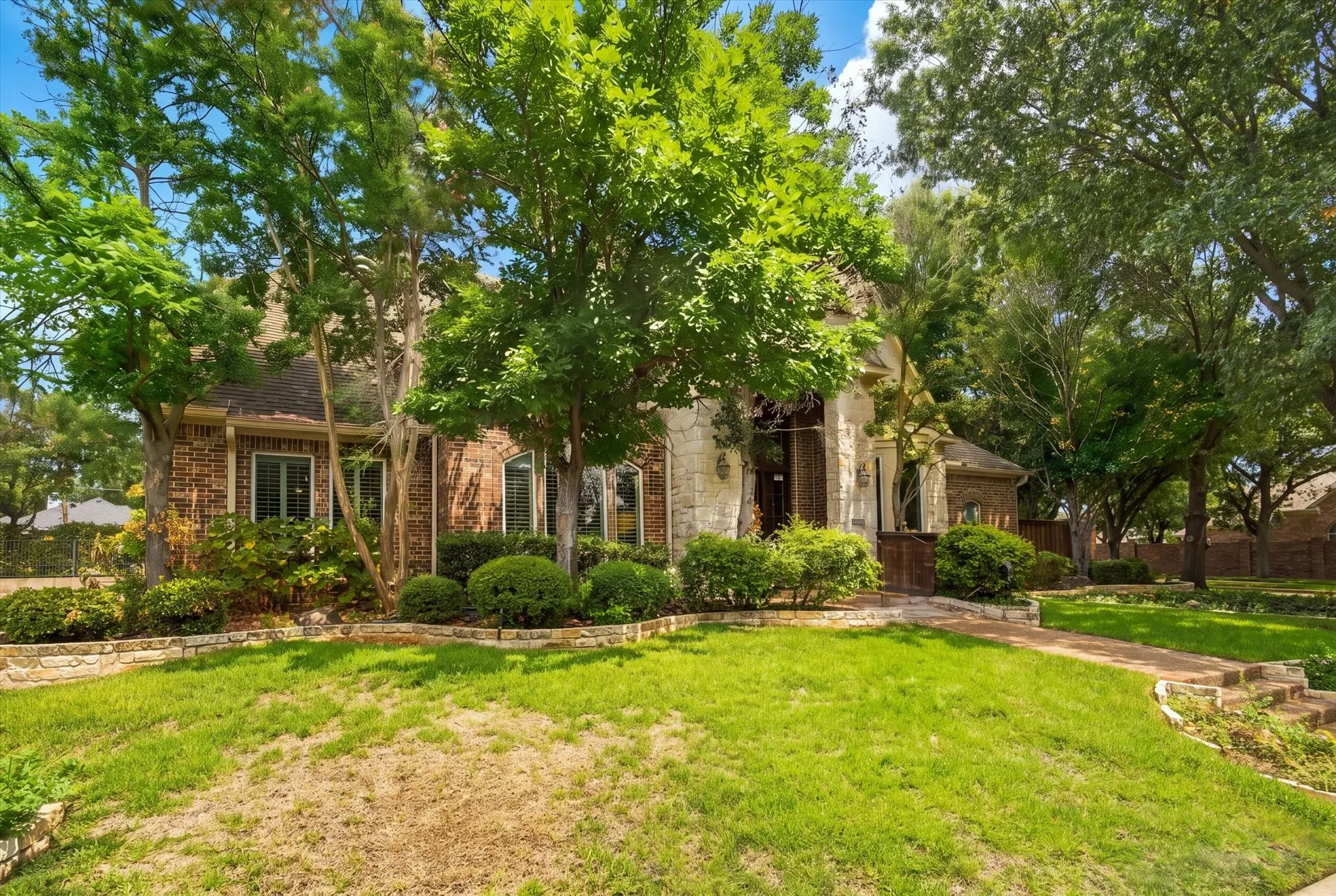 Single Family Residence For Sale in Collin County , 5900 Lennox Hill Drive, Plano, Texas 75093, 4 Bedroom, 4 Bathroom, 3 Garage spaces, 3,707 Sqft, built in 1996, mls#21338724, Real Estate Agent in Plano, Homes For Sale in Collin county, Homes For Sale in Plano, Realtor in Plano Texas, Real Estate Brokerage Independent Realty Texas, Luminita Cordes Realtor