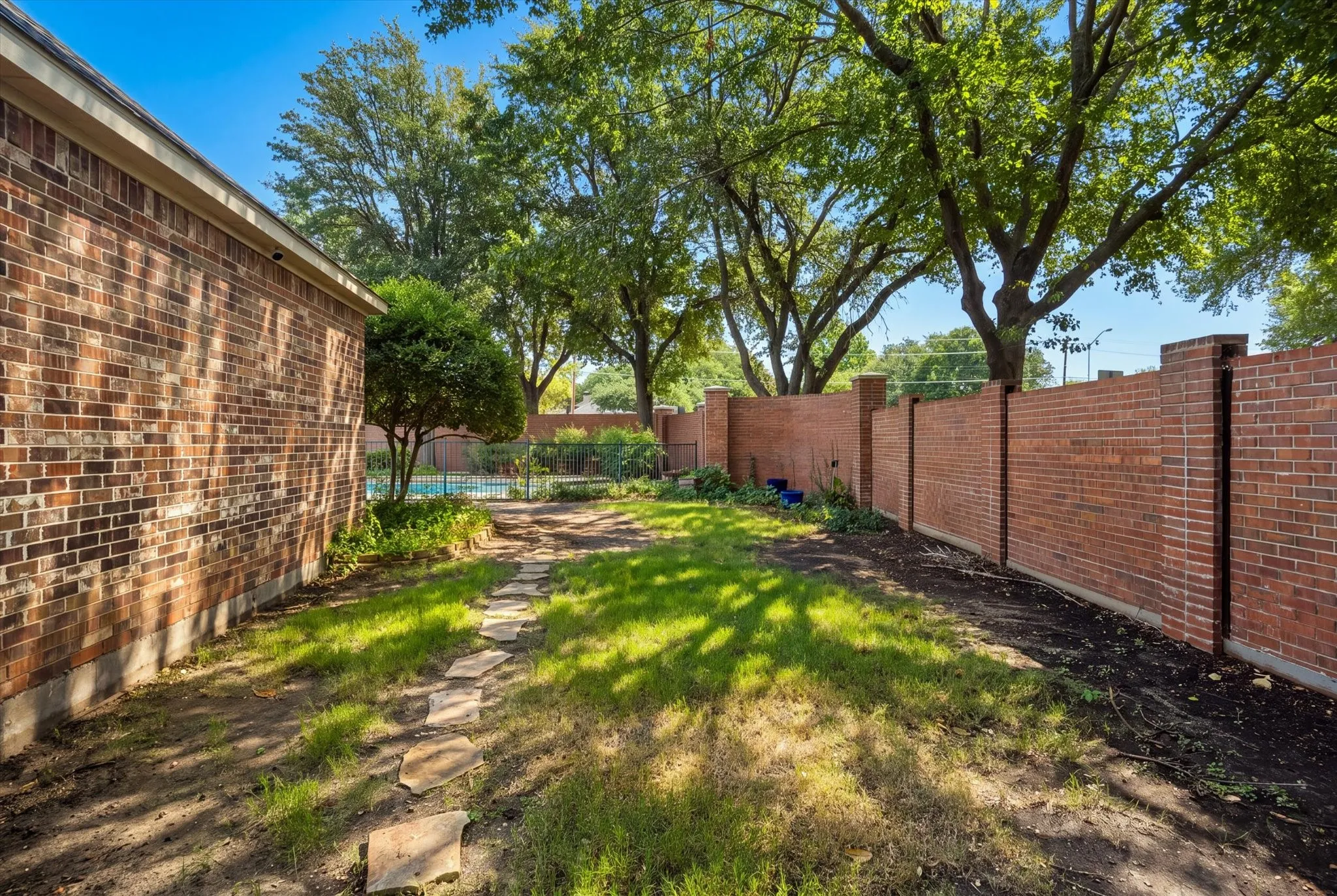 Single Family Residence For Sale in Collin County , 5900 Lennox Hill Drive, Plano, Texas 75093, 4 Bedroom, 4 Bathroom, 3 Garage spaces, 3,707 Sqft, built in 1996, mls#21338724, Real Estate Agent in Plano, Homes For Sale in Collin county, Homes For Sale in Plano, Realtor in Plano Texas, Real Estate Brokerage Independent Realty Texas, Luminita Cordes Realtor