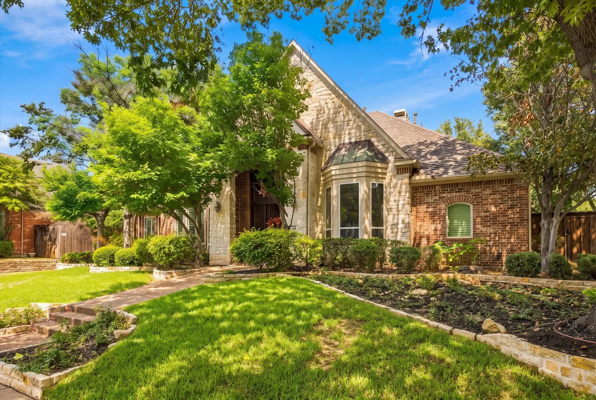 Single Family Residence For Sale in Collin County , 5900 Lennox Hill Drive, Plano, Texas 75093, 4 Bedroom, 4 Bathroom, 3 Garage spaces, 3,707 Sqft, built in 1996, mls#21338724, Real Estate Agent in Plano, Homes For Sale in Collin county, Homes For Sale in Plano, Realtor in Plano Texas, Real Estate Brokerage Independent Realty Texas, Luminita Cordes Realtor