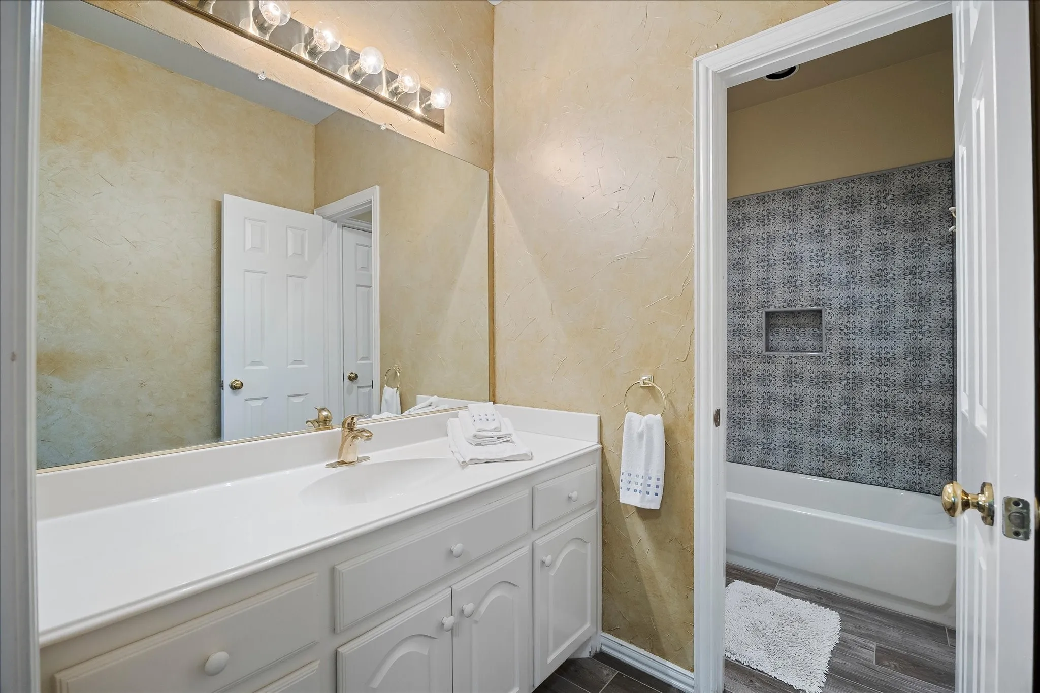 Single Family Residence For Sale in Collin County , 5900 Lennox Hill Drive, Plano, Texas 75093, 4 Bedroom, 4 Bathroom, 3 Garage spaces, 3,707 Sqft, built in 1996, mls#21338724, Real Estate Agent in Plano, Homes For Sale in Collin county, Homes For Sale in Plano, Realtor in Plano Texas, Real Estate Brokerage Independent Realty Texas, Luminita Cordes Realtor