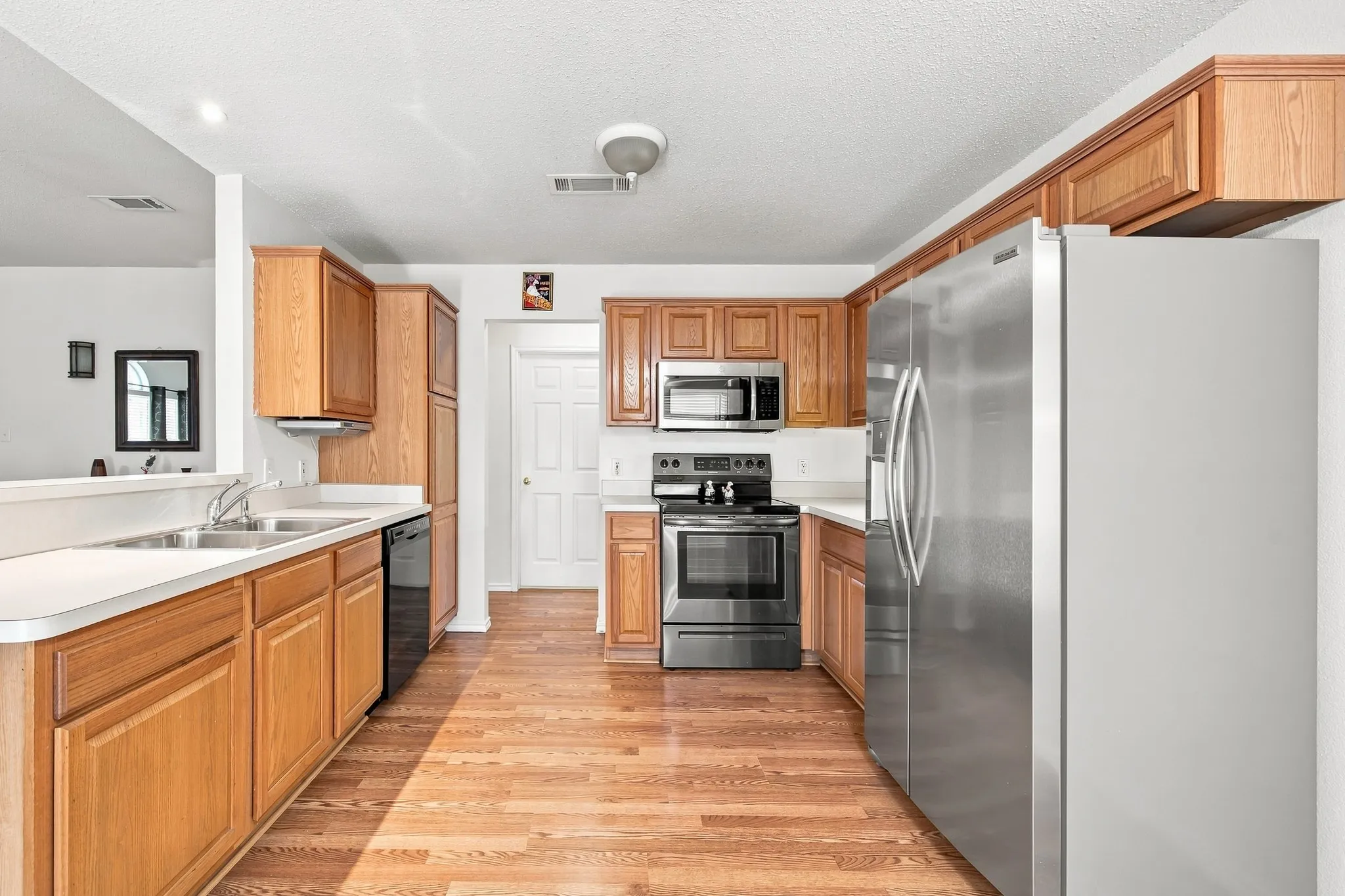 Single Family Residence For Sale in Tarrant County , 1300 Meadowbrook Lane, Crowley, Texas 76036, 3 Bedroom, 2 Bathroom, 2 Garage spaces, 1,532 Sqft, built in 2003, mls#21373782, Real Estate Agent in Crowley, Homes For Sale in Tarrant county, Homes For Sale in Crowley, Realtor in Crowley Texas, Real Estate Brokerage Independent Realty Texas, Luminita Cordes Realtor