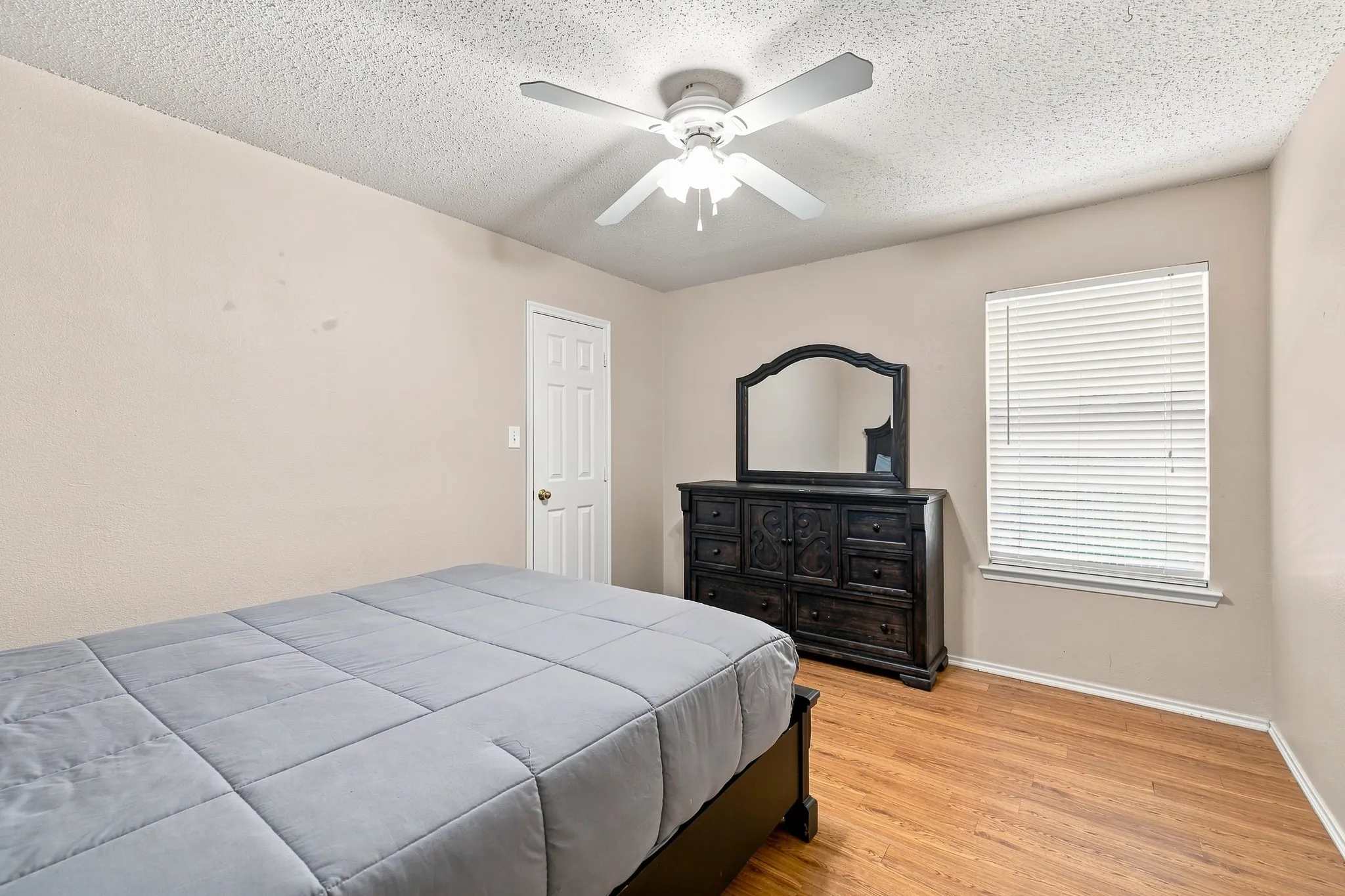 Single Family Residence For Sale in Tarrant County , 1300 Meadowbrook Lane, Crowley, Texas 76036, 3 Bedroom, 2 Bathroom, 2 Garage spaces, 1,532 Sqft, built in 2003, mls#21373782, Real Estate Agent in Crowley, Homes For Sale in Tarrant county, Homes For Sale in Crowley, Realtor in Crowley Texas, Real Estate Brokerage Independent Realty Texas, Luminita Cordes Realtor