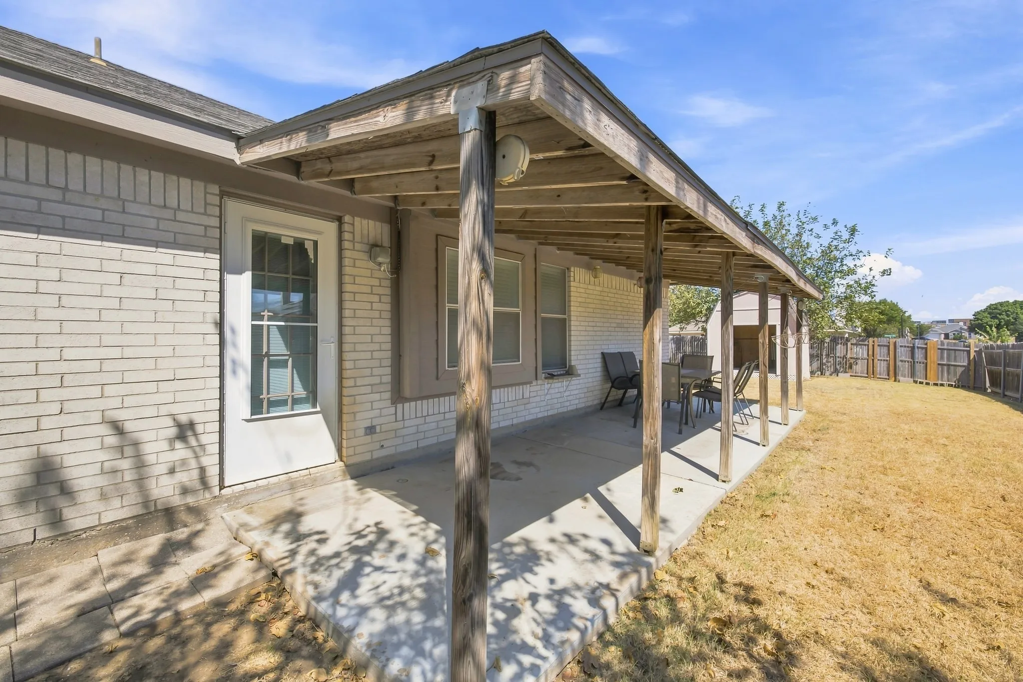 Single Family Residence For Sale in Tarrant County , 1300 Meadowbrook Lane, Crowley, Texas 76036, 3 Bedroom, 2 Bathroom, 2 Garage spaces, 1,532 Sqft, built in 2003, mls#21373782, Real Estate Agent in Crowley, Homes For Sale in Tarrant county, Homes For Sale in Crowley, Realtor in Crowley Texas, Real Estate Brokerage Independent Realty Texas, Luminita Cordes Realtor