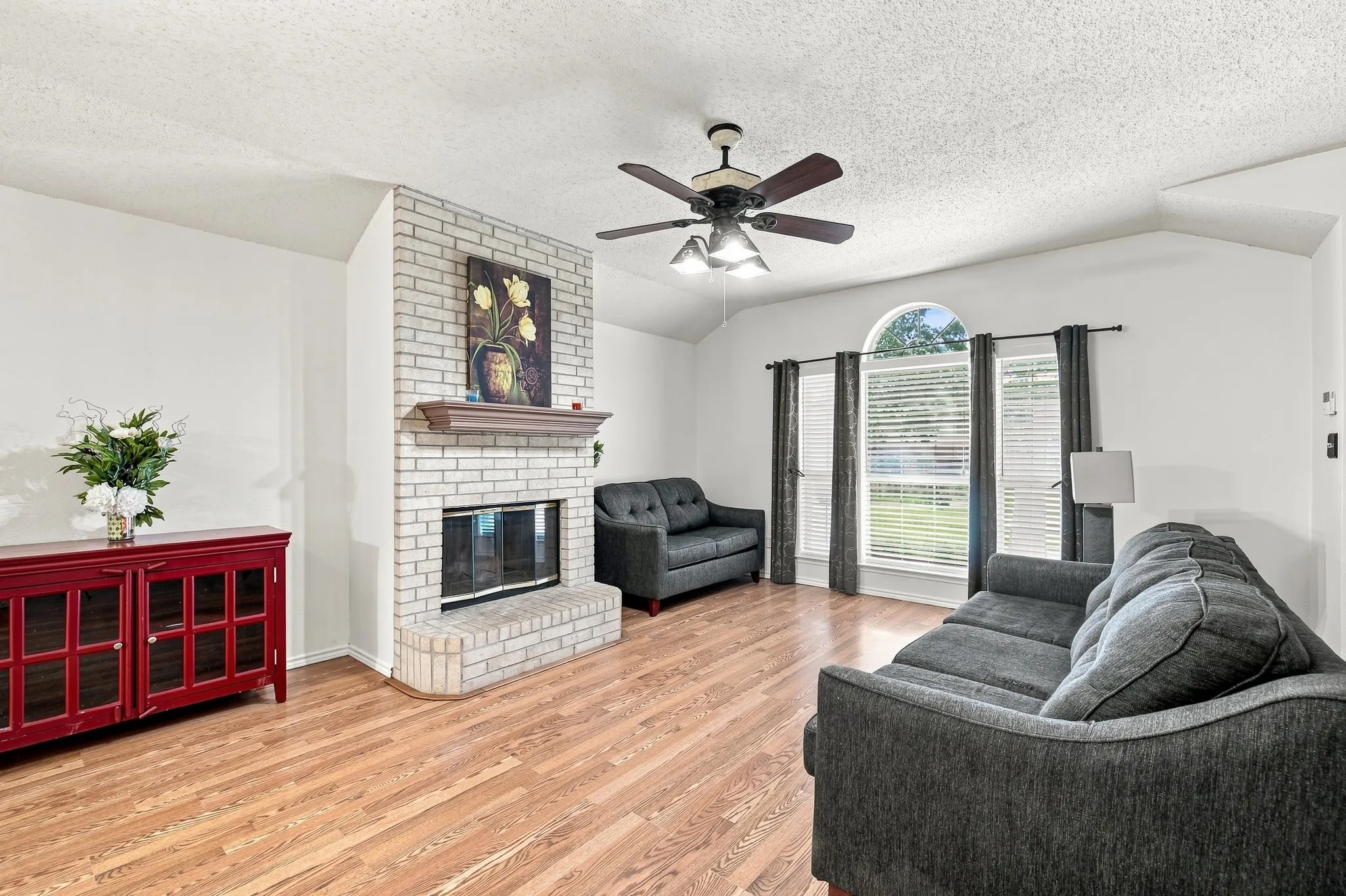 Single Family Residence For Sale in Tarrant County , 1300 Meadowbrook Lane, Crowley, Texas 76036, 3 Bedroom, 2 Bathroom, 2 Garage spaces, 1,532 Sqft, built in 2003, mls#21373782, Real Estate Agent in Crowley, Homes For Sale in Tarrant county, Homes For Sale in Crowley, Realtor in Crowley Texas, Real Estate Brokerage Independent Realty Texas, Luminita Cordes Realtor