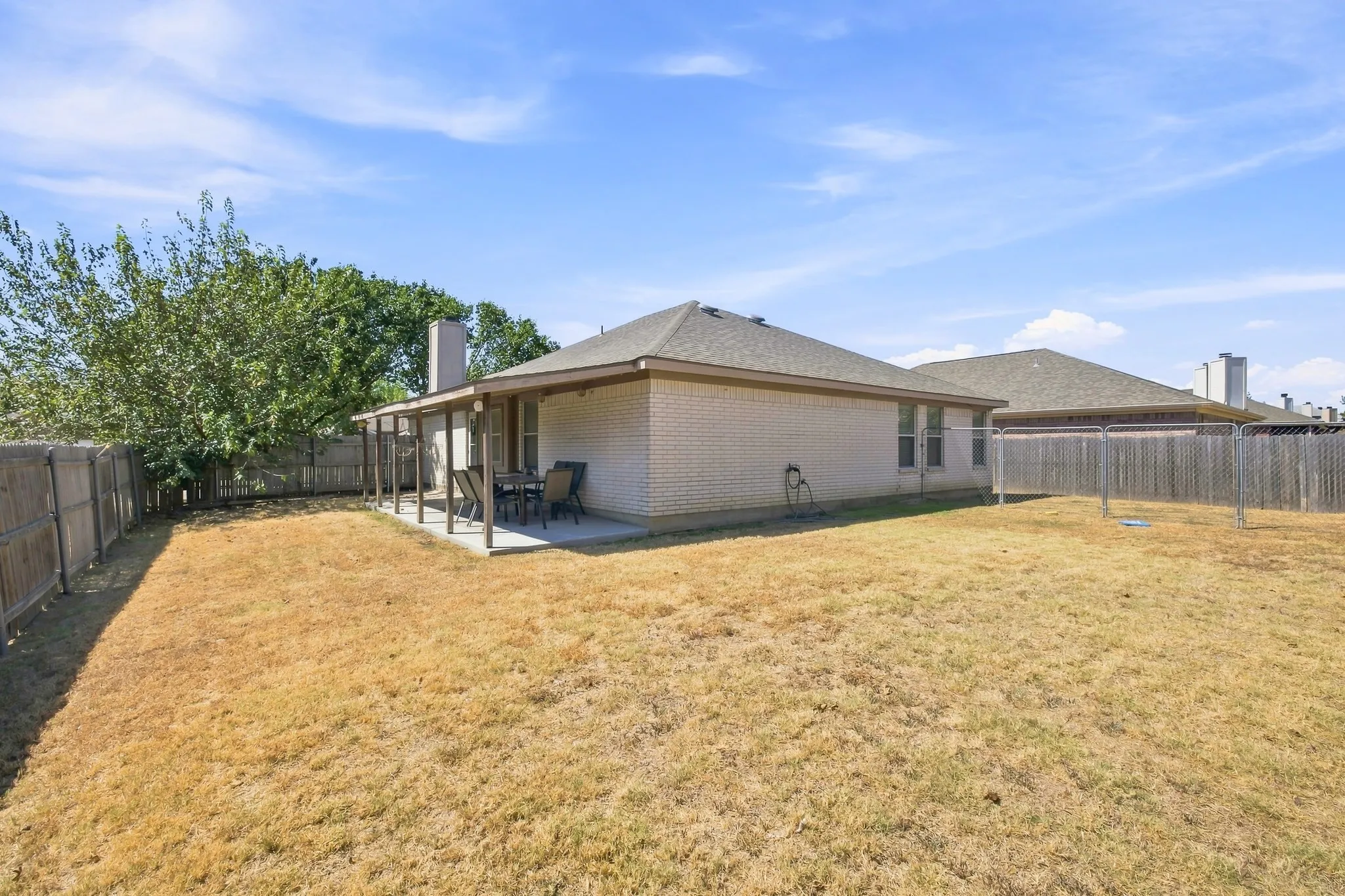 Single Family Residence For Sale in Tarrant County , 1300 Meadowbrook Lane, Crowley, Texas 76036, 3 Bedroom, 2 Bathroom, 2 Garage spaces, 1,532 Sqft, built in 2003, mls#21373782, Real Estate Agent in Crowley, Homes For Sale in Tarrant county, Homes For Sale in Crowley, Realtor in Crowley Texas, Real Estate Brokerage Independent Realty Texas, Luminita Cordes Realtor