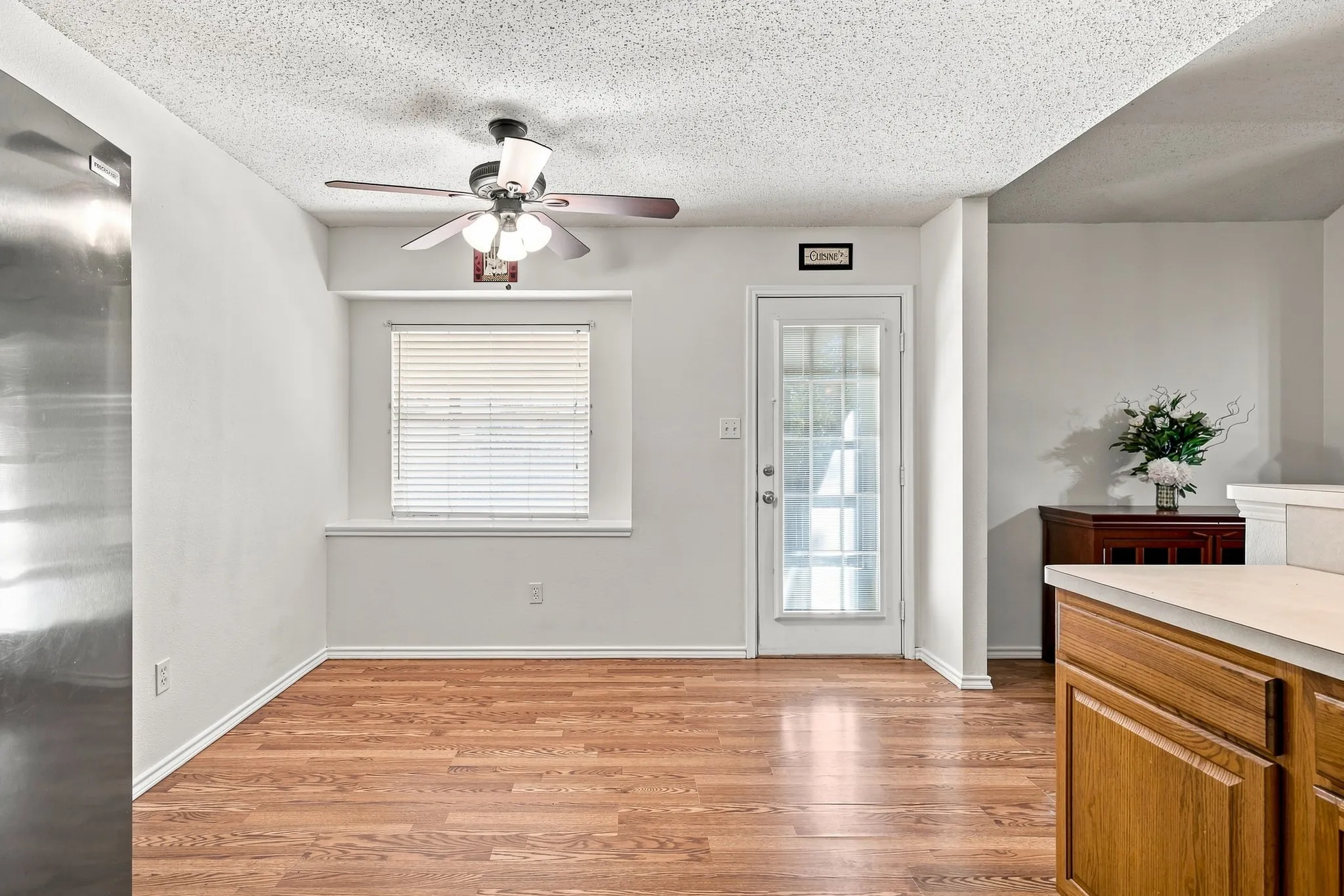 Single Family Residence For Sale in Tarrant County , 1300 Meadowbrook Lane, Crowley, Texas 76036, 3 Bedroom, 2 Bathroom, 2 Garage spaces, 1,532 Sqft, built in 2003, mls#21373782, Real Estate Agent in Crowley, Homes For Sale in Tarrant county, Homes For Sale in Crowley, Realtor in Crowley Texas, Real Estate Brokerage Independent Realty Texas, Luminita Cordes Realtor