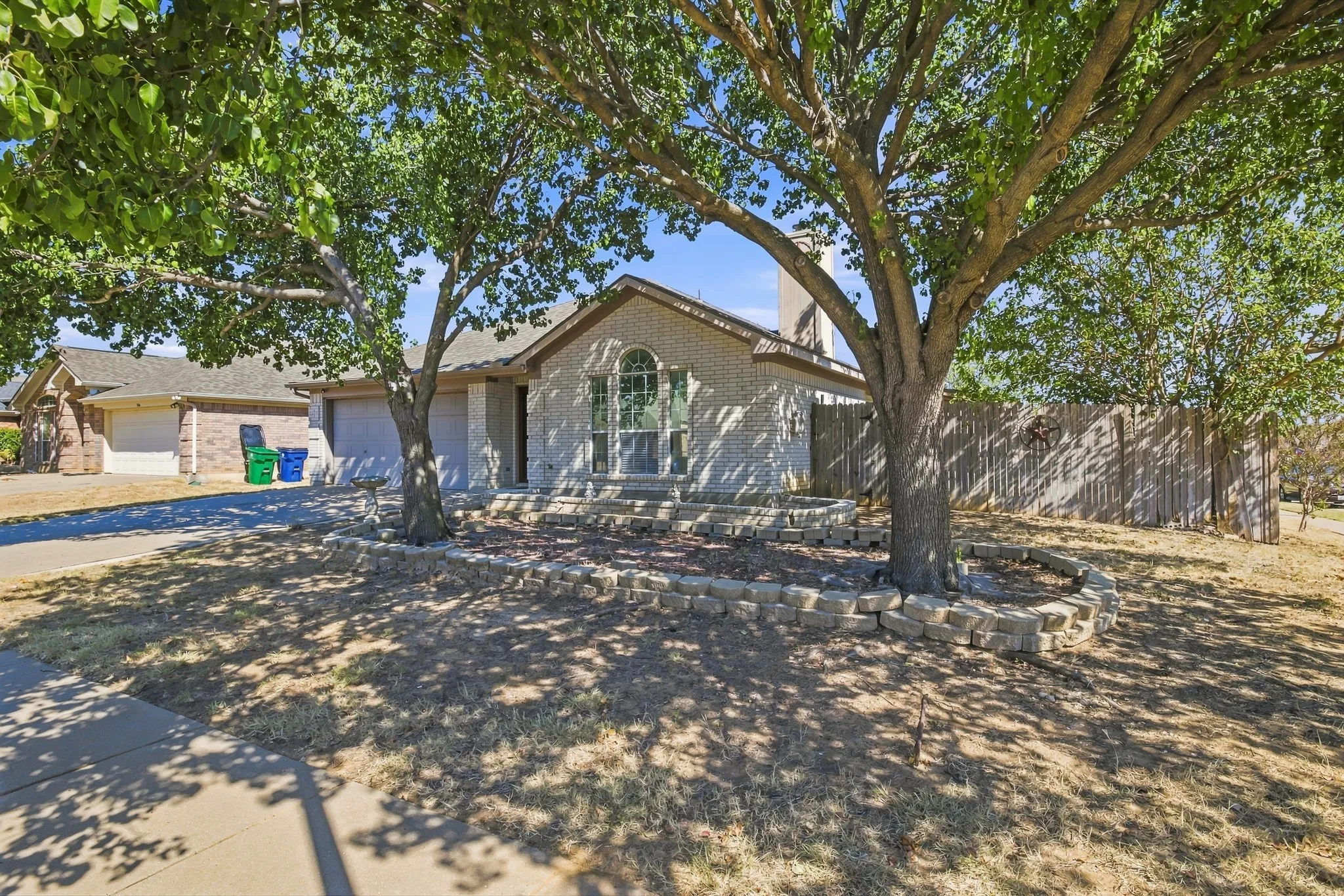 Single Family Residence For Sale in Tarrant County , 1300 Meadowbrook Lane, Crowley, Texas 76036, 3 Bedroom, 2 Bathroom, 2 Garage spaces, 1,532 Sqft, built in 2003, mls#21373782, Real Estate Agent in Crowley, Homes For Sale in Tarrant county, Homes For Sale in Crowley, Realtor in Crowley Texas, Real Estate Brokerage Independent Realty Texas, Luminita Cordes Realtor