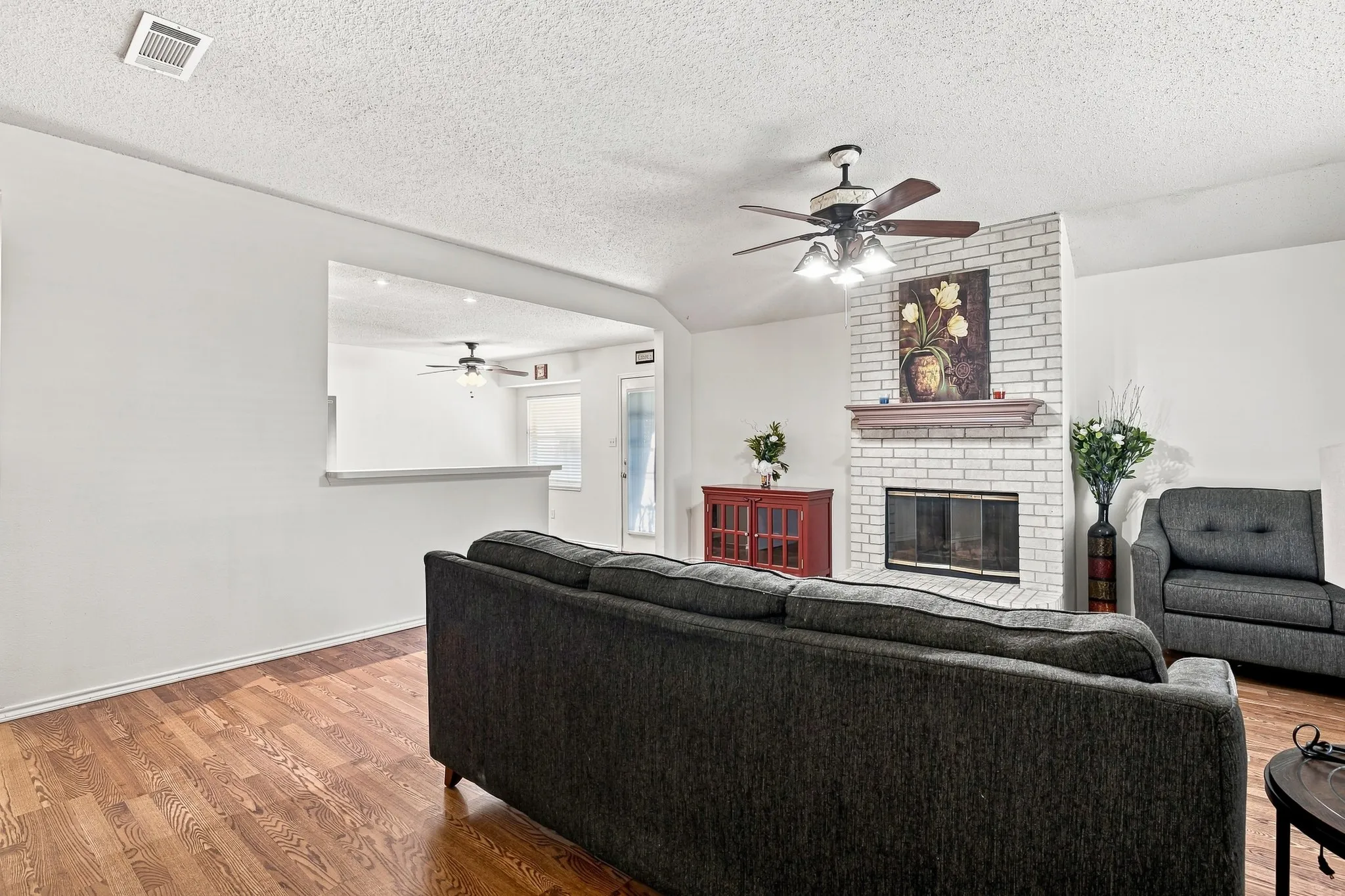 Single Family Residence For Sale in Tarrant County , 1300 Meadowbrook Lane, Crowley, Texas 76036, 3 Bedroom, 2 Bathroom, 2 Garage spaces, 1,532 Sqft, built in 2003, mls#21373782, Real Estate Agent in Crowley, Homes For Sale in Tarrant county, Homes For Sale in Crowley, Realtor in Crowley Texas, Real Estate Brokerage Independent Realty Texas, Luminita Cordes Realtor