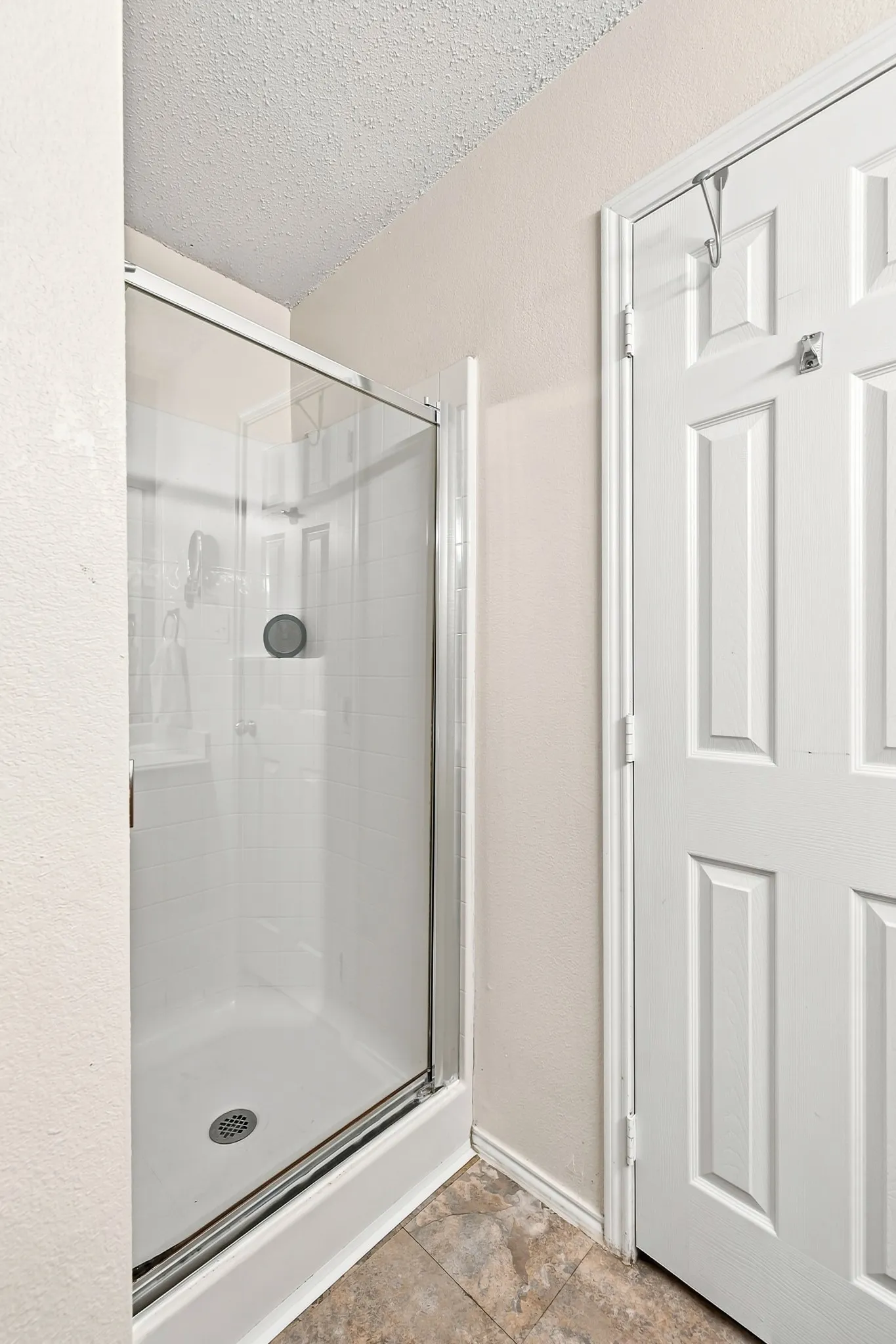 Single Family Residence For Sale in Tarrant County , 1300 Meadowbrook Lane, Crowley, Texas 76036, 3 Bedroom, 2 Bathroom, 2 Garage spaces, 1,532 Sqft, built in 2003, mls#21373782, Real Estate Agent in Crowley, Homes For Sale in Tarrant county, Homes For Sale in Crowley, Realtor in Crowley Texas, Real Estate Brokerage Independent Realty Texas, Luminita Cordes Realtor