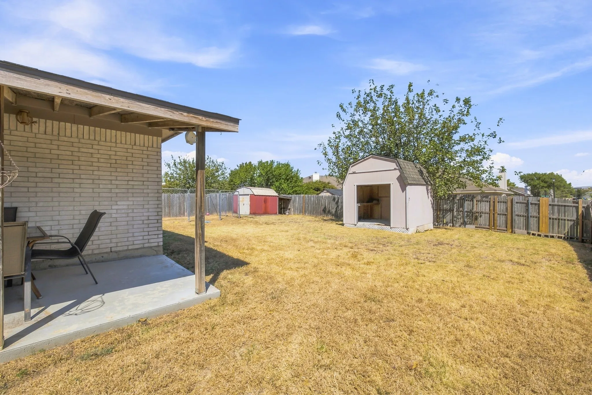 Single Family Residence For Sale in Tarrant County , 1300 Meadowbrook Lane, Crowley, Texas 76036, 3 Bedroom, 2 Bathroom, 2 Garage spaces, 1,532 Sqft, built in 2003, mls#21373782, Real Estate Agent in Crowley, Homes For Sale in Tarrant county, Homes For Sale in Crowley, Realtor in Crowley Texas, Real Estate Brokerage Independent Realty Texas, Luminita Cordes Realtor