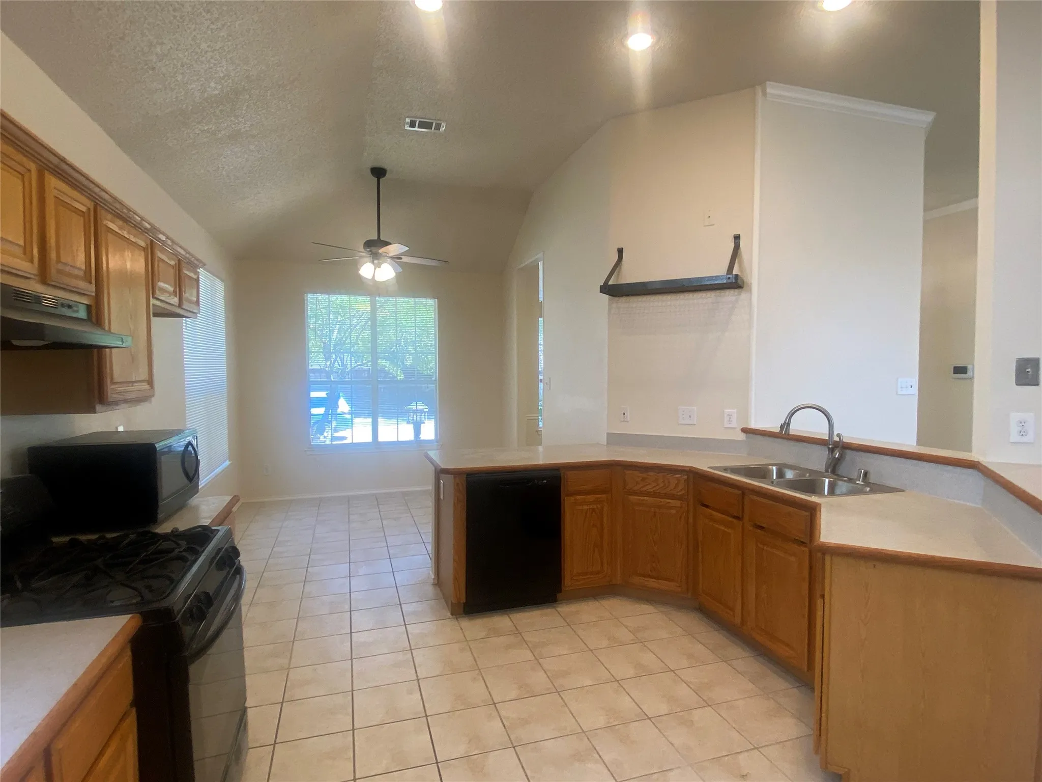 Single Family Residence For Rent in Collin County , 2917 Cheverny Drive, Mc Kinney, Texas 75070, 3 Bedroom, 2 Bathroom, 2 Garage spaces, 1,753 Sqft, built in 1994, mls#21377436, Real Estate Agent in Mc Kinney, Homes For Rent in Collin county, Homes For Rent in Mc Kinney, Realtor in Mc Kinney Texas, Real Estate Brokerage Independent Realty Texas, Luminita Cordes Realtor