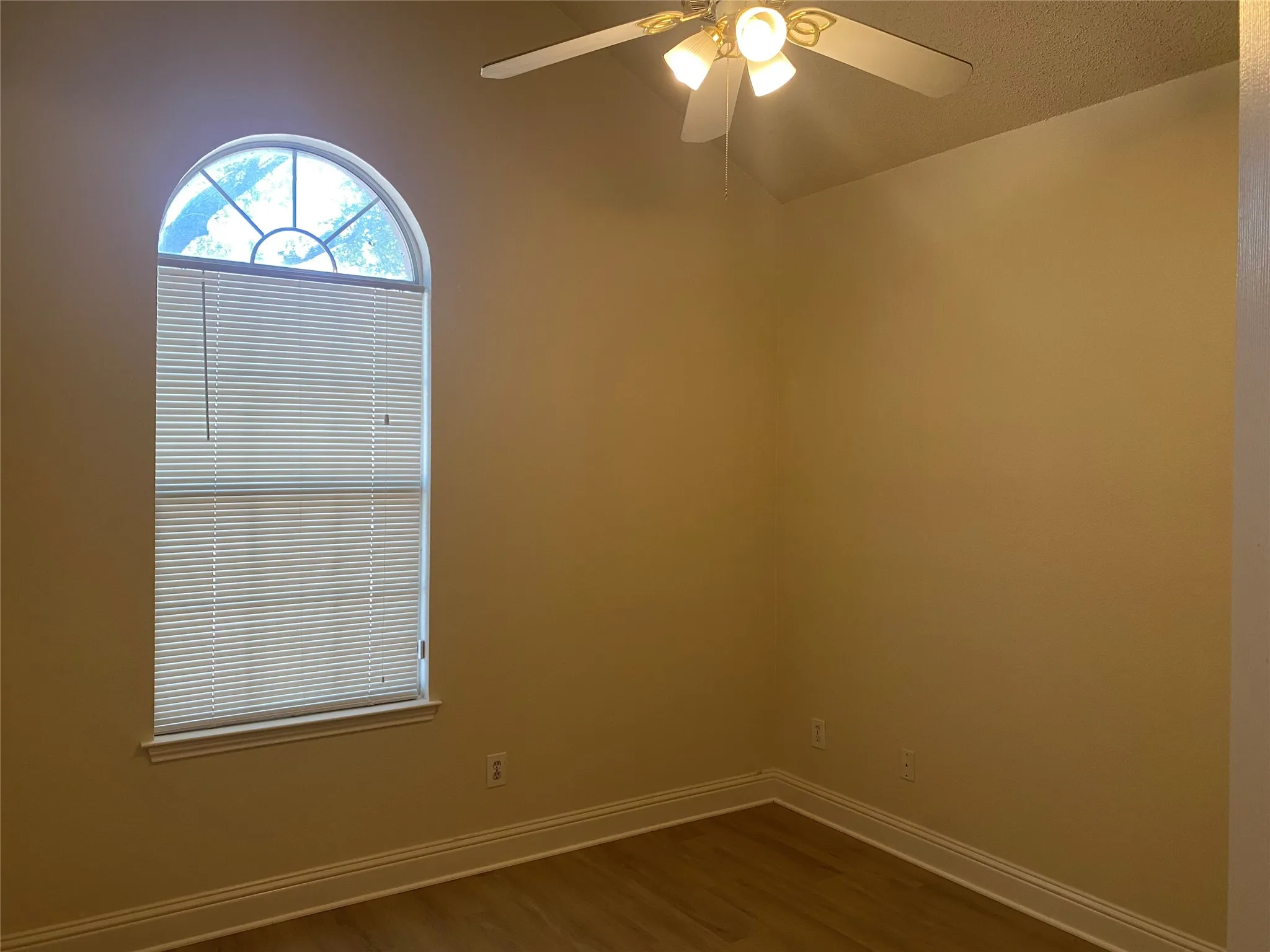 Single Family Residence For Rent in Collin County , 2917 Cheverny Drive, Mc Kinney, Texas 75070, 3 Bedroom, 2 Bathroom, 2 Garage spaces, 1,753 Sqft, built in 1994, mls#21377436, Real Estate Agent in Mc Kinney, Homes For Rent in Collin county, Homes For Rent in Mc Kinney, Realtor in Mc Kinney Texas, Real Estate Brokerage Independent Realty Texas, Luminita Cordes Realtor