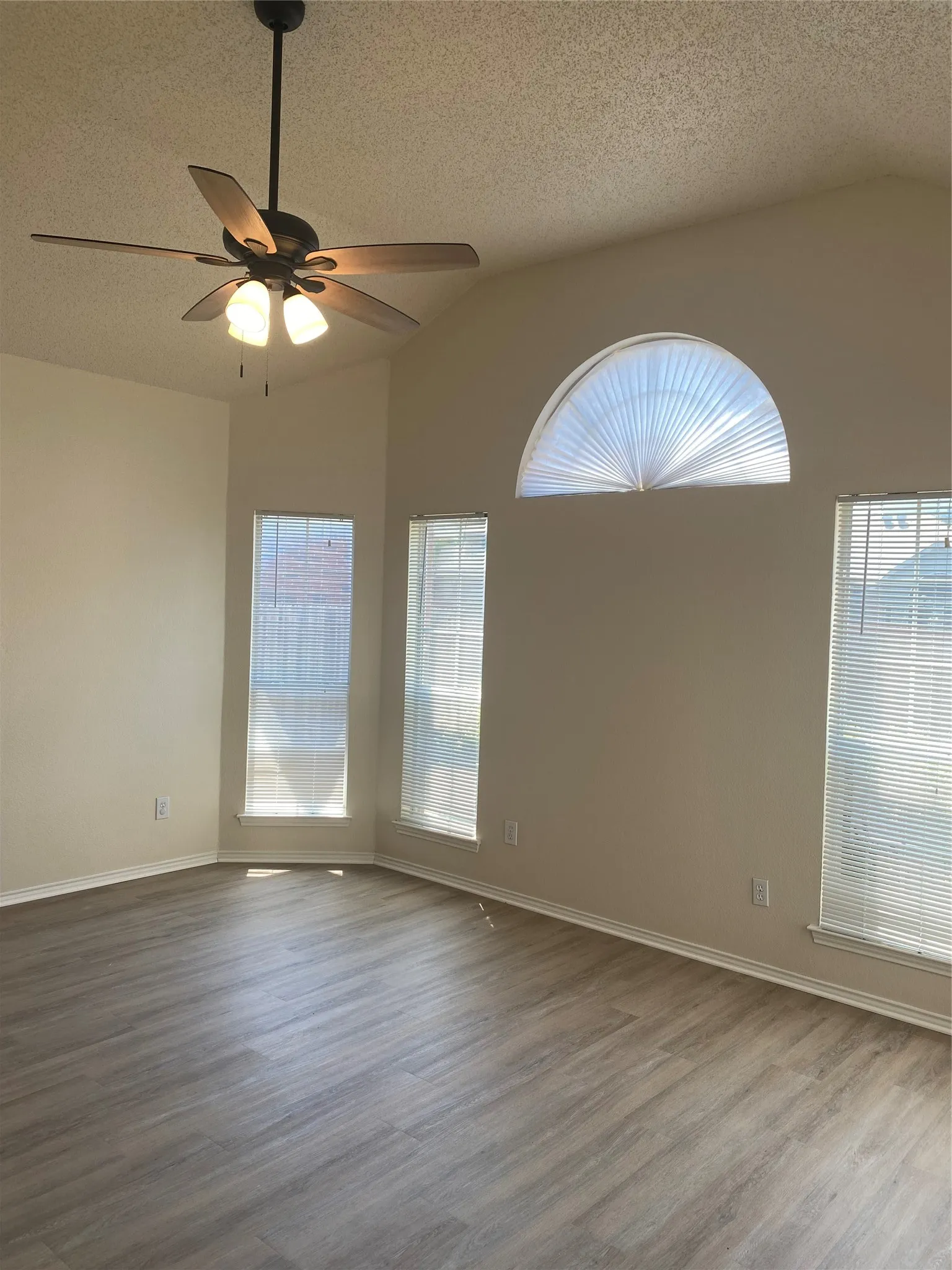 Single Family Residence For Rent in Collin County , 2917 Cheverny Drive, Mc Kinney, Texas 75070, 3 Bedroom, 2 Bathroom, 2 Garage spaces, 1,753 Sqft, built in 1994, mls#21377436, Real Estate Agent in Mc Kinney, Homes For Rent in Collin county, Homes For Rent in Mc Kinney, Realtor in Mc Kinney Texas, Real Estate Brokerage Independent Realty Texas, Luminita Cordes Realtor