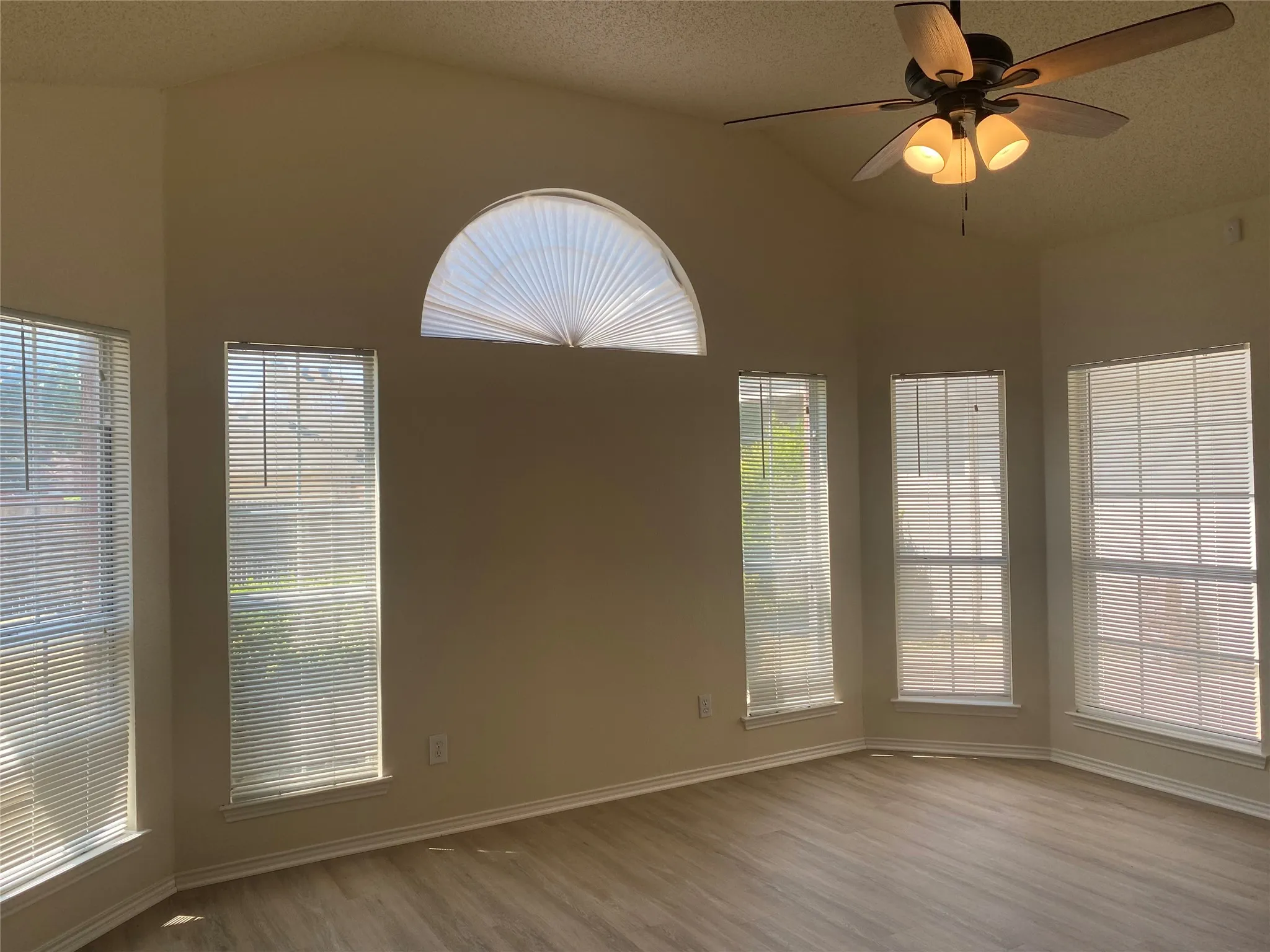 Single Family Residence For Rent in Collin County , 2917 Cheverny Drive, Mc Kinney, Texas 75070, 3 Bedroom, 2 Bathroom, 2 Garage spaces, 1,753 Sqft, built in 1994, mls#21377436, Real Estate Agent in Mc Kinney, Homes For Rent in Collin county, Homes For Rent in Mc Kinney, Realtor in Mc Kinney Texas, Real Estate Brokerage Independent Realty Texas, Luminita Cordes Realtor