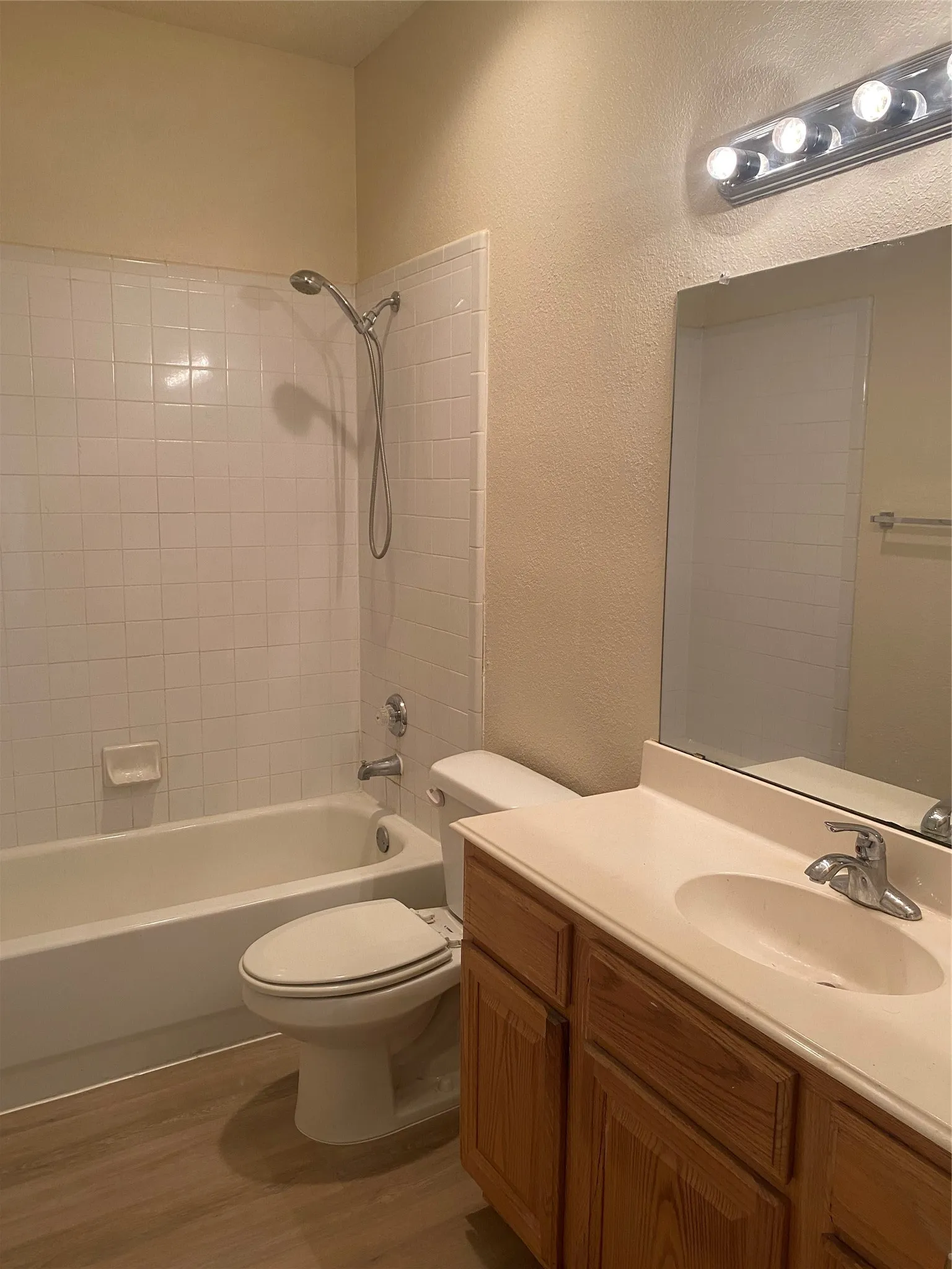 Single Family Residence For Rent in Collin County , 2917 Cheverny Drive, Mc Kinney, Texas 75070, 3 Bedroom, 2 Bathroom, 2 Garage spaces, 1,753 Sqft, built in 1994, mls#21377436, Real Estate Agent in Mc Kinney, Homes For Rent in Collin county, Homes For Rent in Mc Kinney, Realtor in Mc Kinney Texas, Real Estate Brokerage Independent Realty Texas, Luminita Cordes Realtor