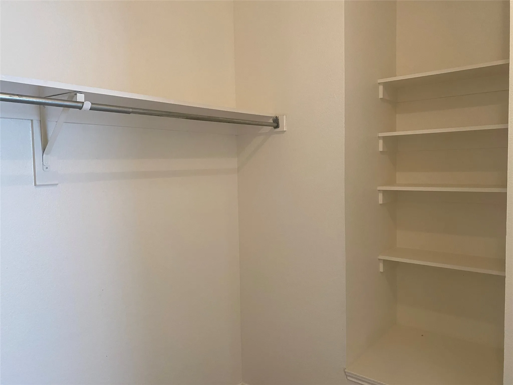 Single Family Residence For Rent in Collin County , 2917 Cheverny Drive, Mc Kinney, Texas 75070, 3 Bedroom, 2 Bathroom, 2 Garage spaces, 1,753 Sqft, built in 1994, mls#21377436, Real Estate Agent in Mc Kinney, Homes For Rent in Collin county, Homes For Rent in Mc Kinney, Realtor in Mc Kinney Texas, Real Estate Brokerage Independent Realty Texas, Luminita Cordes Realtor