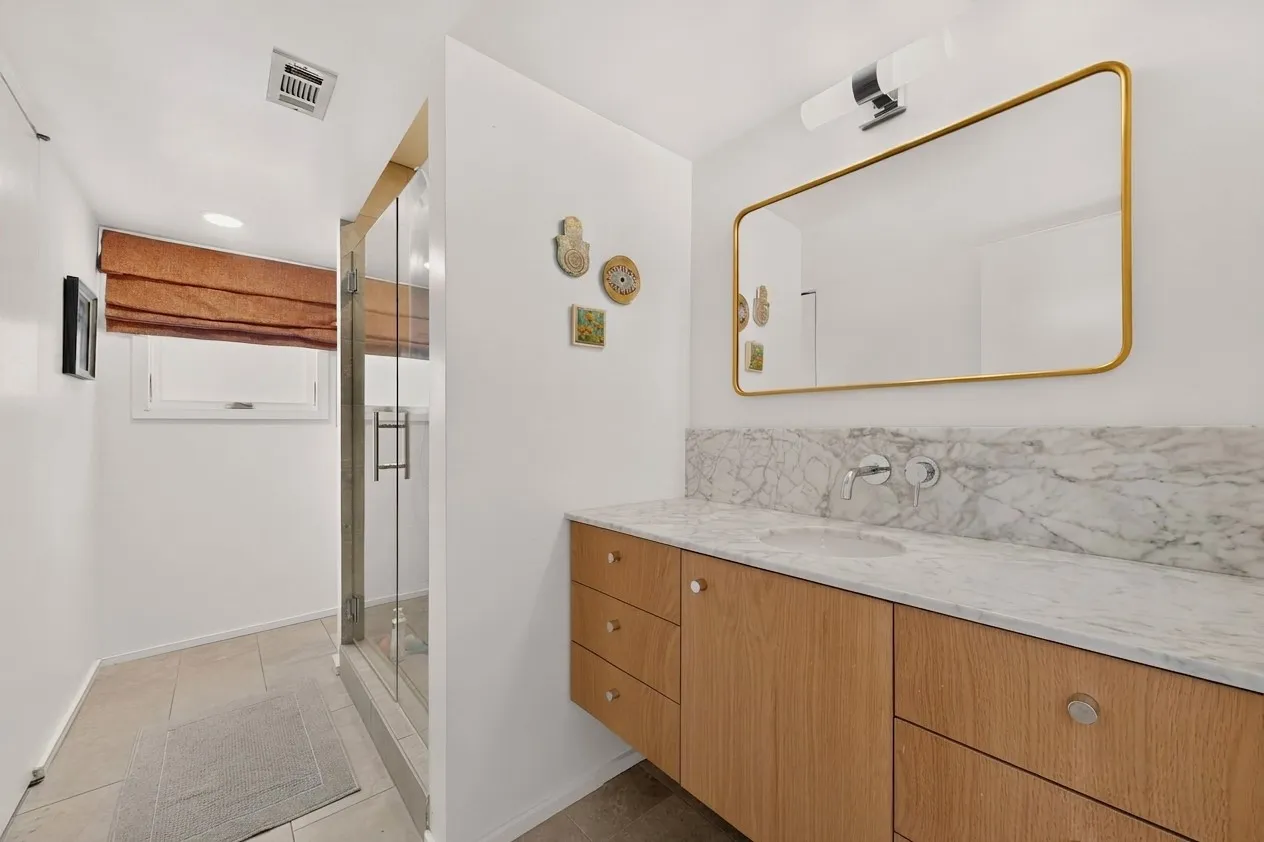 Townhouse For Sale in Dallas County , 4023 Travis Street, Dallas, Texas 75204, 2 Bedroom, 3 Bathroom, 2 Garage spaces, 1,988 Sqft, built in 1971, mls#21377184, Real Estate Agent in Dallas, Homes For Sale in Dallas county, Homes For Sale in Dallas, Realtor in Dallas Texas, Real Estate Brokerage Independent Realty Texas, Luminita Cordes Realtor