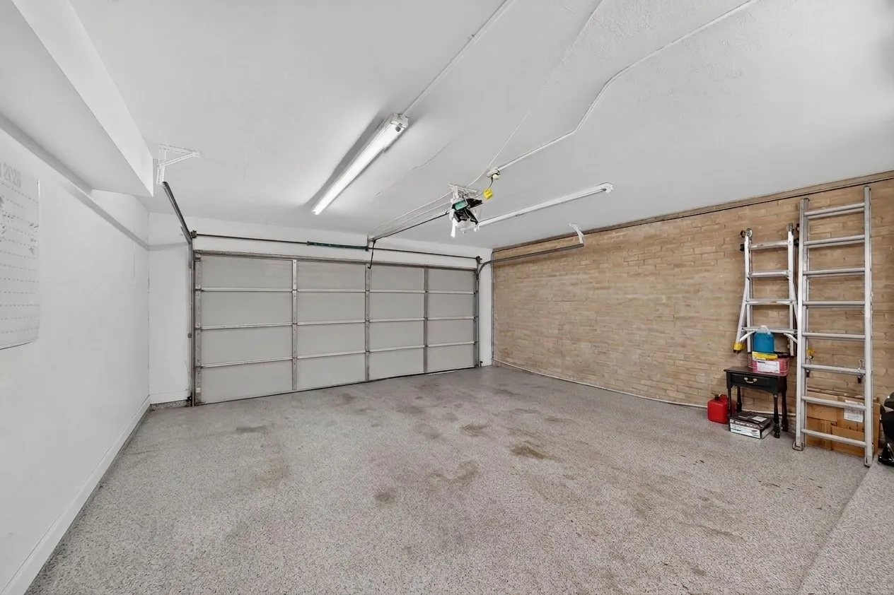 Townhouse For Sale in Dallas County , 4023 Travis Street, Dallas, Texas 75204, 2 Bedroom, 3 Bathroom, 2 Garage spaces, 1,988 Sqft, built in 1971, mls#21377184, Real Estate Agent in Dallas, Homes For Sale in Dallas county, Homes For Sale in Dallas, Realtor in Dallas Texas, Real Estate Brokerage Independent Realty Texas, Luminita Cordes Realtor