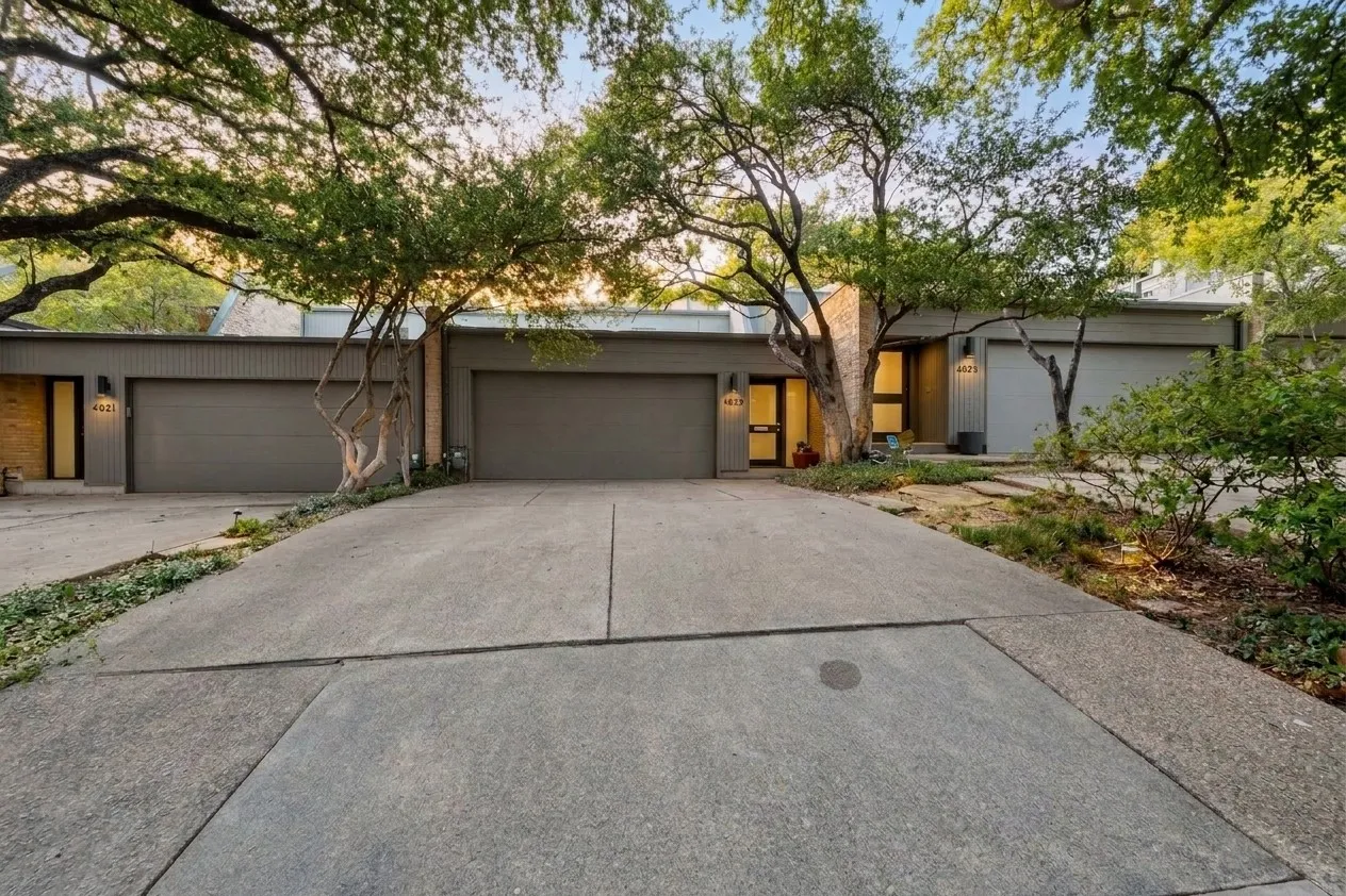 Townhouse For Sale in Dallas County , 4023 Travis Street, Dallas, Texas 75204, 2 Bedroom, 3 Bathroom, 2 Garage spaces, 1,988 Sqft, built in 1971, mls#21377184, Real Estate Agent in Dallas, Homes For Sale in Dallas county, Homes For Sale in Dallas, Realtor in Dallas Texas, Real Estate Brokerage Independent Realty Texas, Luminita Cordes Realtor