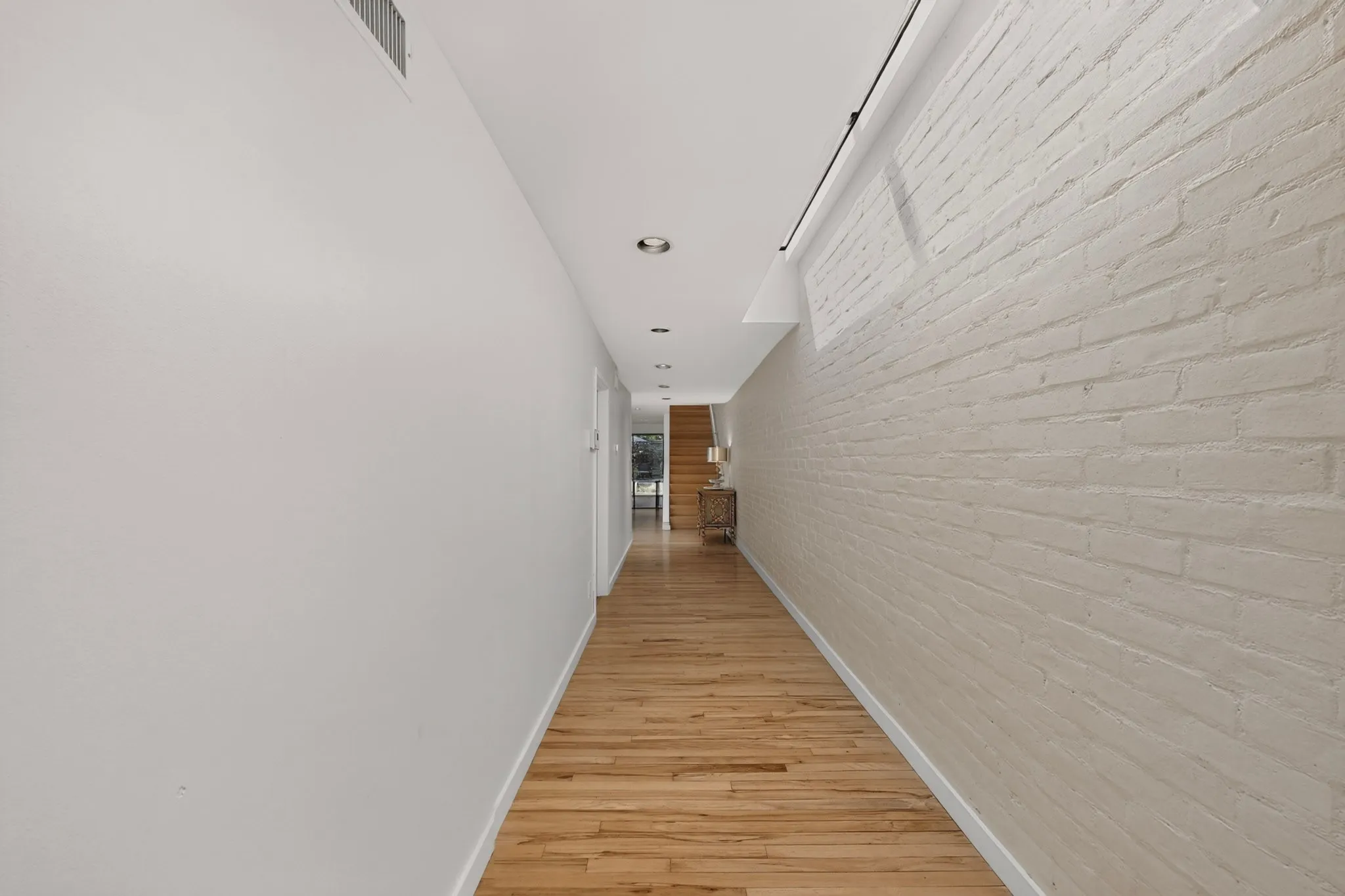 Townhouse For Sale in Dallas County , 4023 Travis Street, Dallas, Texas 75204, 2 Bedroom, 3 Bathroom, 2 Garage spaces, 1,988 Sqft, built in 1971, mls#21377184, Real Estate Agent in Dallas, Homes For Sale in Dallas county, Homes For Sale in Dallas, Realtor in Dallas Texas, Real Estate Brokerage Independent Realty Texas, Luminita Cordes Realtor