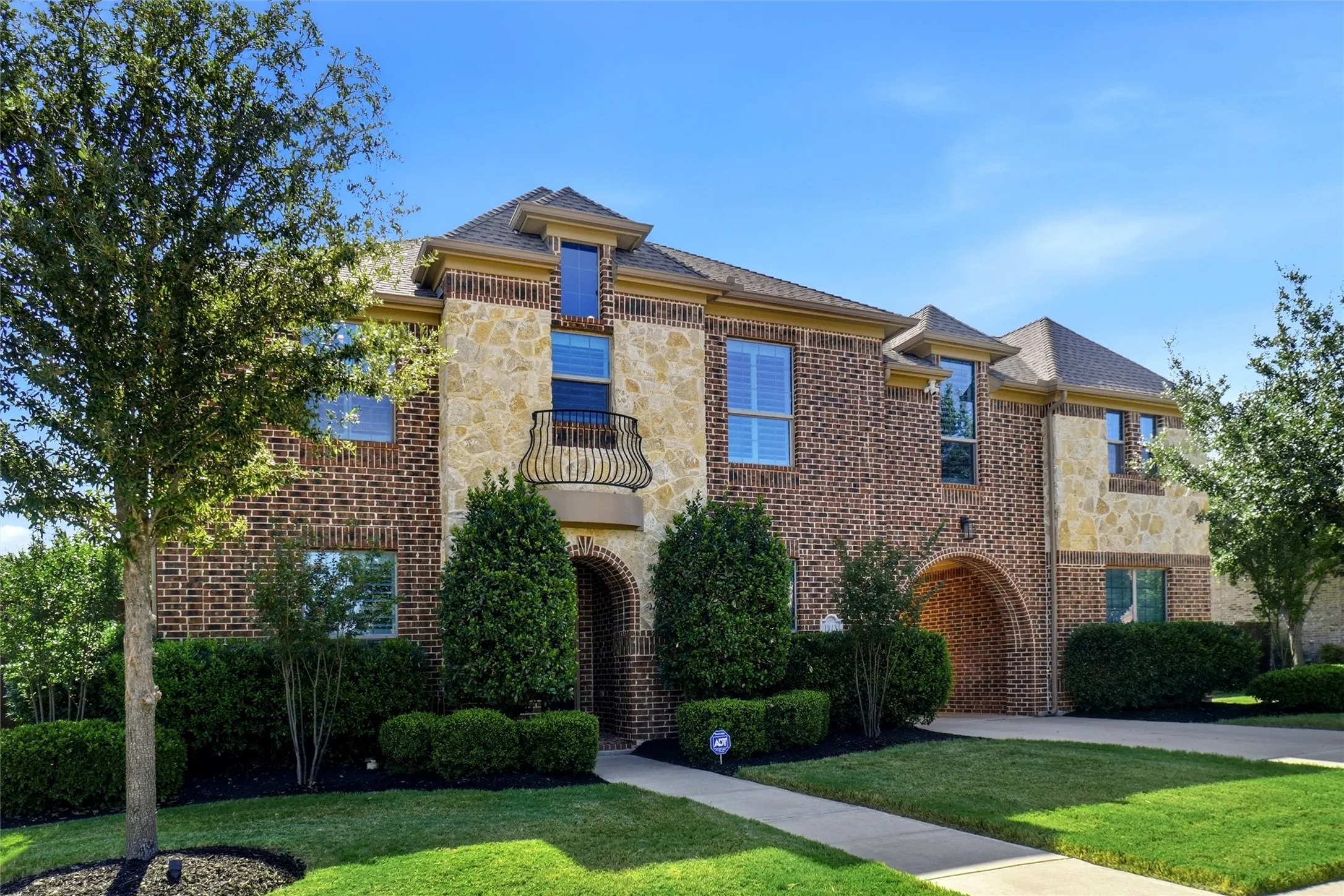 Single Family Residence For Sale in Tarrant County , 1913 Yosemite Lane, Keller, Texas 76248, 5 Bedroom, 4 Bathroom, 3 Garage spaces, 4,040 Sqft, built in 2012, mls#21377398, Real Estate Agent in Keller, Homes For Sale in Tarrant county, Homes For Sale in Keller, Realtor in Keller Texas, Real Estate Brokerage Independent Realty Texas, Luminita Cordes Realtor