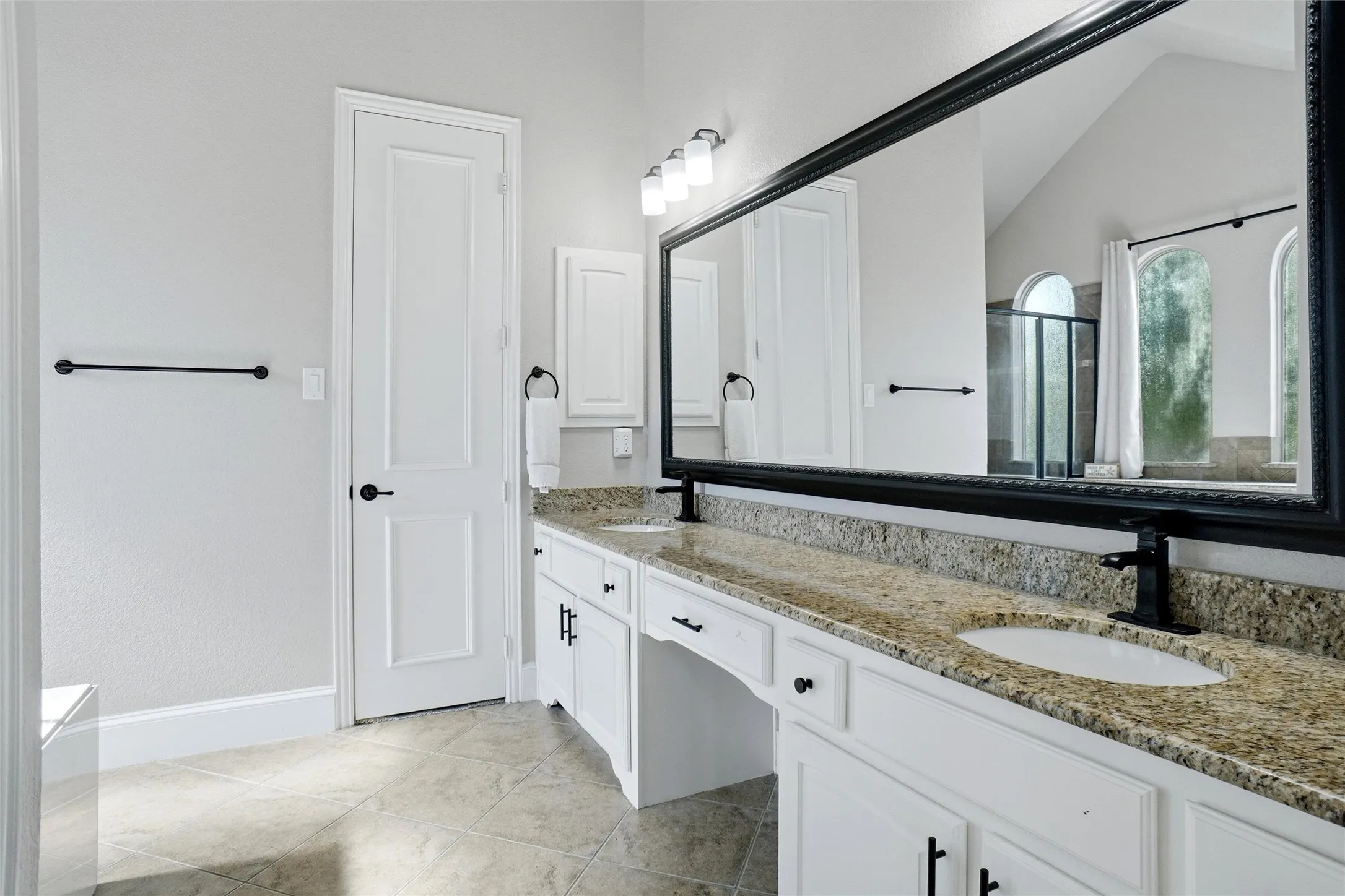 Single Family Residence For Sale in Tarrant County , 1913 Yosemite Lane, Keller, Texas 76248, 5 Bedroom, 4 Bathroom, 3 Garage spaces, 4,040 Sqft, built in 2012, mls#21377398, Real Estate Agent in Keller, Homes For Sale in Tarrant county, Homes For Sale in Keller, Realtor in Keller Texas, Real Estate Brokerage Independent Realty Texas, Luminita Cordes Realtor