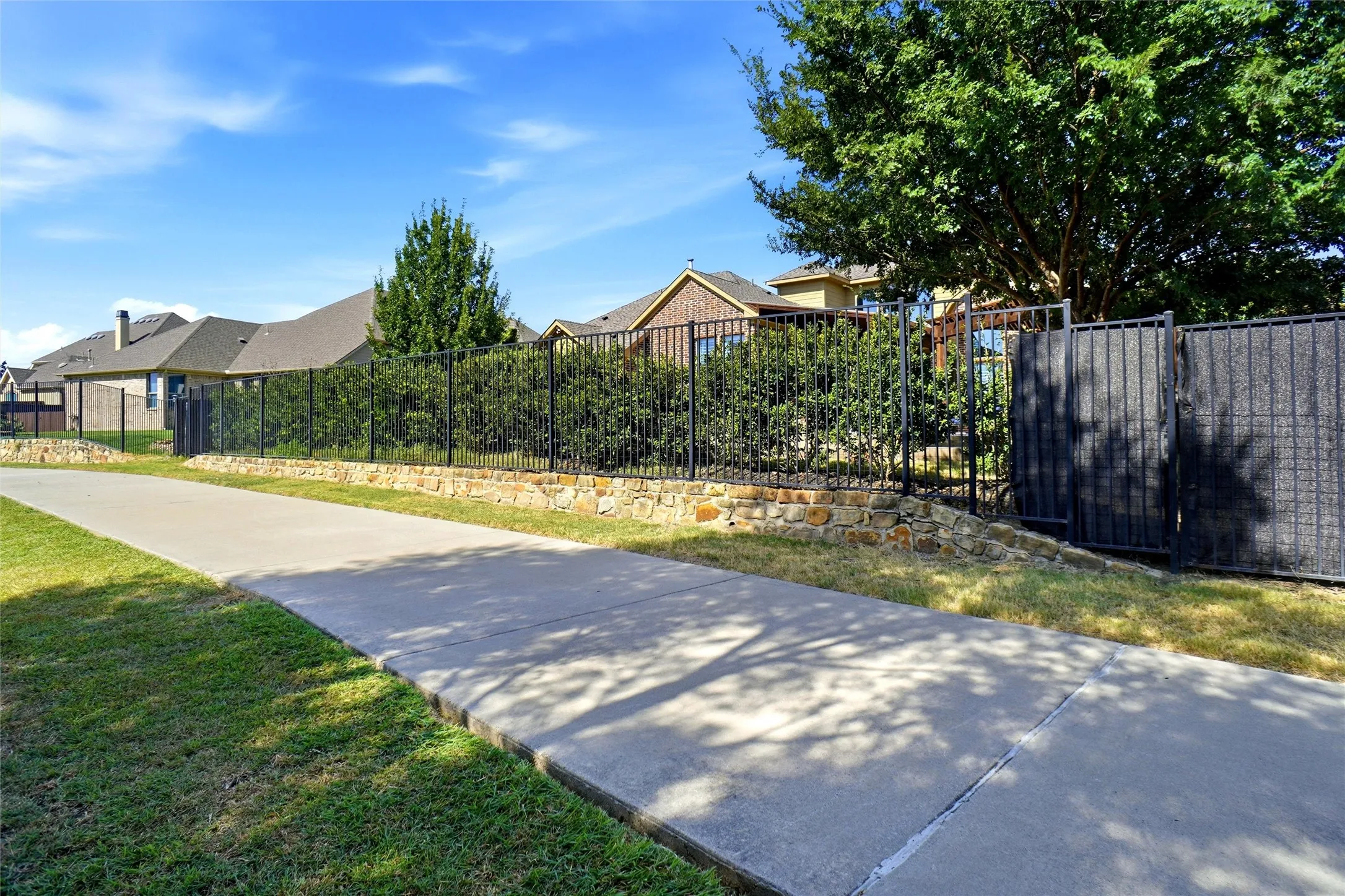Single Family Residence For Sale in Tarrant County , 1913 Yosemite Lane, Keller, Texas 76248, 5 Bedroom, 4 Bathroom, 3 Garage spaces, 4,040 Sqft, built in 2012, mls#21377398, Real Estate Agent in Keller, Homes For Sale in Tarrant county, Homes For Sale in Keller, Realtor in Keller Texas, Real Estate Brokerage Independent Realty Texas, Luminita Cordes Realtor