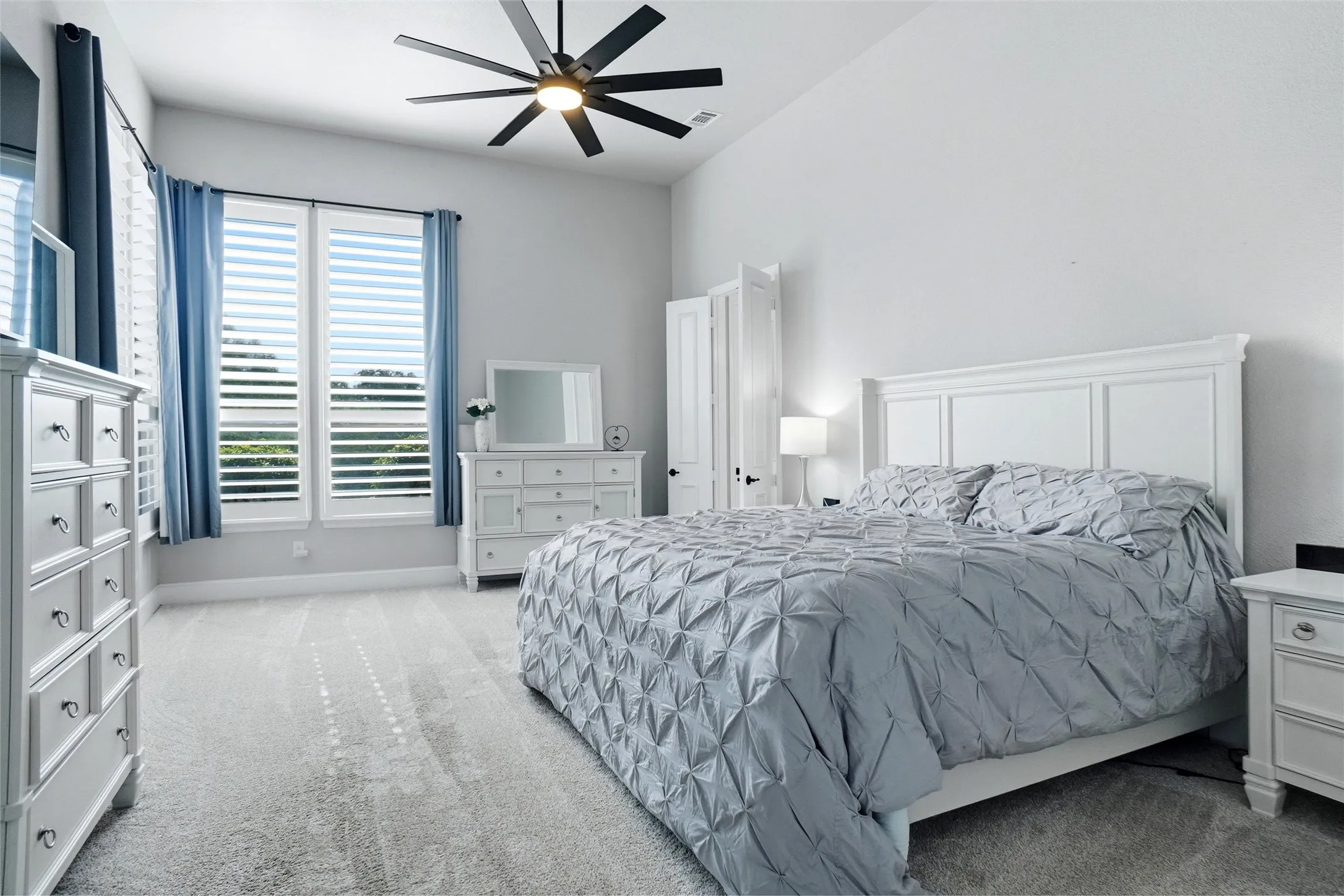 Single Family Residence For Sale in Tarrant County , 1913 Yosemite Lane, Keller, Texas 76248, 5 Bedroom, 4 Bathroom, 3 Garage spaces, 4,040 Sqft, built in 2012, mls#21377398, Real Estate Agent in Keller, Homes For Sale in Tarrant county, Homes For Sale in Keller, Realtor in Keller Texas, Real Estate Brokerage Independent Realty Texas, Luminita Cordes Realtor