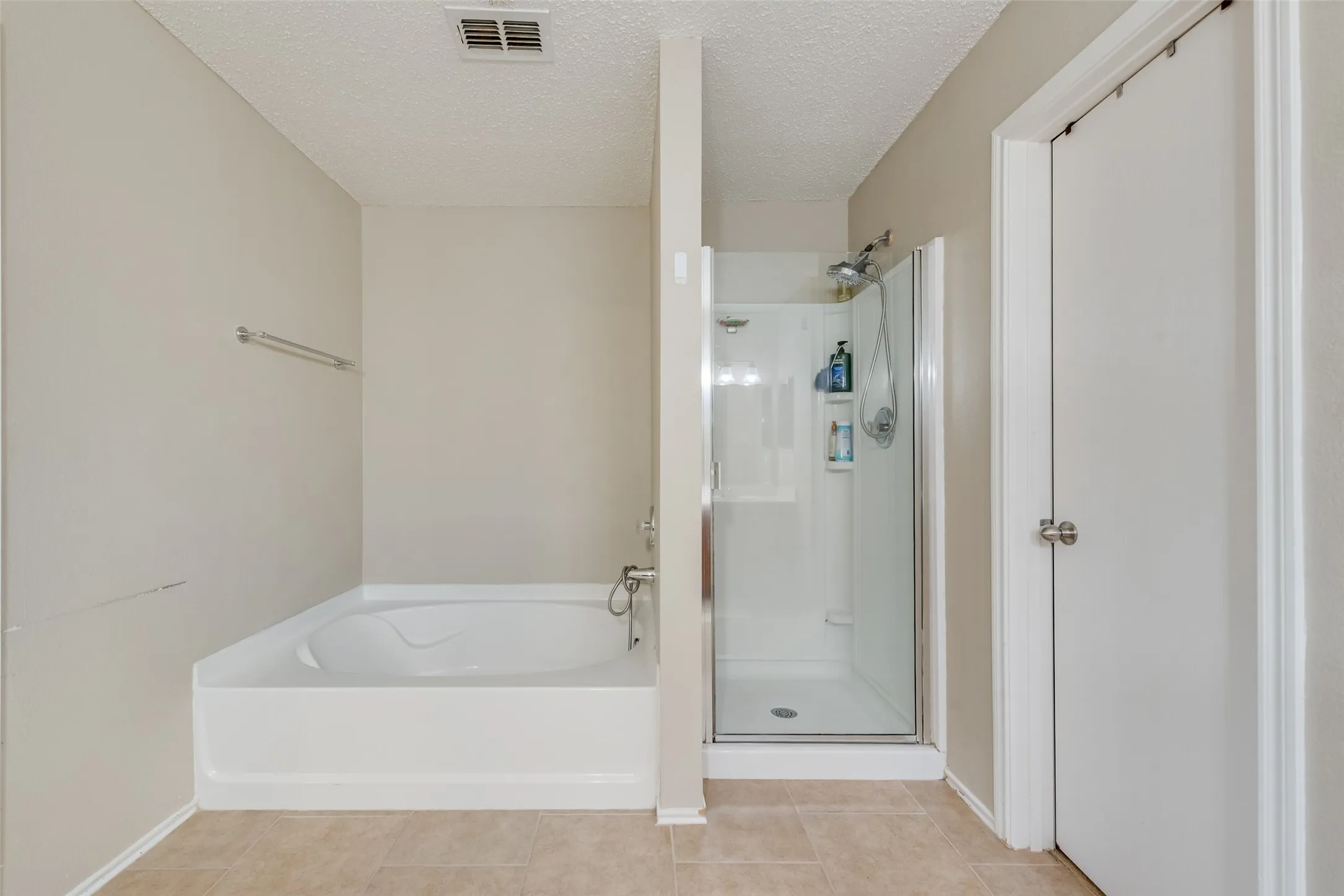 Single Family Residence For Sale in Denton County , 1620 Rialto Way, Fort Worth, Texas 76247, 5 Bedroom, 3 Bathroom, 2 Garage spaces, 3,574 Sqft, built in 2005, mls#21377101, Real Estate Agent in Fort Worth, Homes For Sale in Denton county, Homes For Sale in Fort Worth, Realtor in Fort Worth Texas, Real Estate Brokerage Independent Realty Texas, Luminita Cordes Realtor