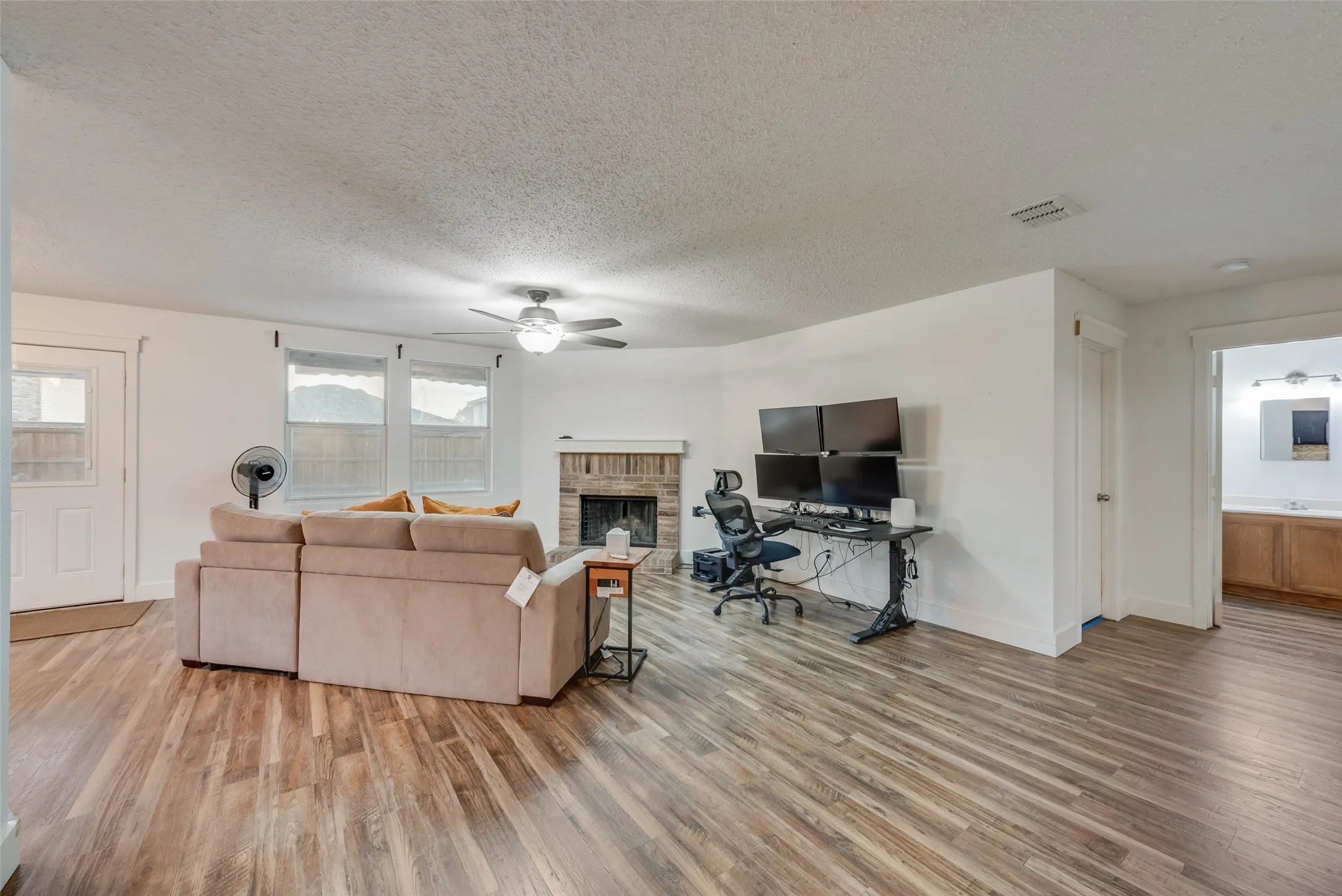 Single Family Residence For Sale in Denton County , 1620 Rialto Way, Fort Worth, Texas 76247, 5 Bedroom, 3 Bathroom, 2 Garage spaces, 3,574 Sqft, built in 2005, mls#21377101, Real Estate Agent in Fort Worth, Homes For Sale in Denton county, Homes For Sale in Fort Worth, Realtor in Fort Worth Texas, Real Estate Brokerage Independent Realty Texas, Luminita Cordes Realtor