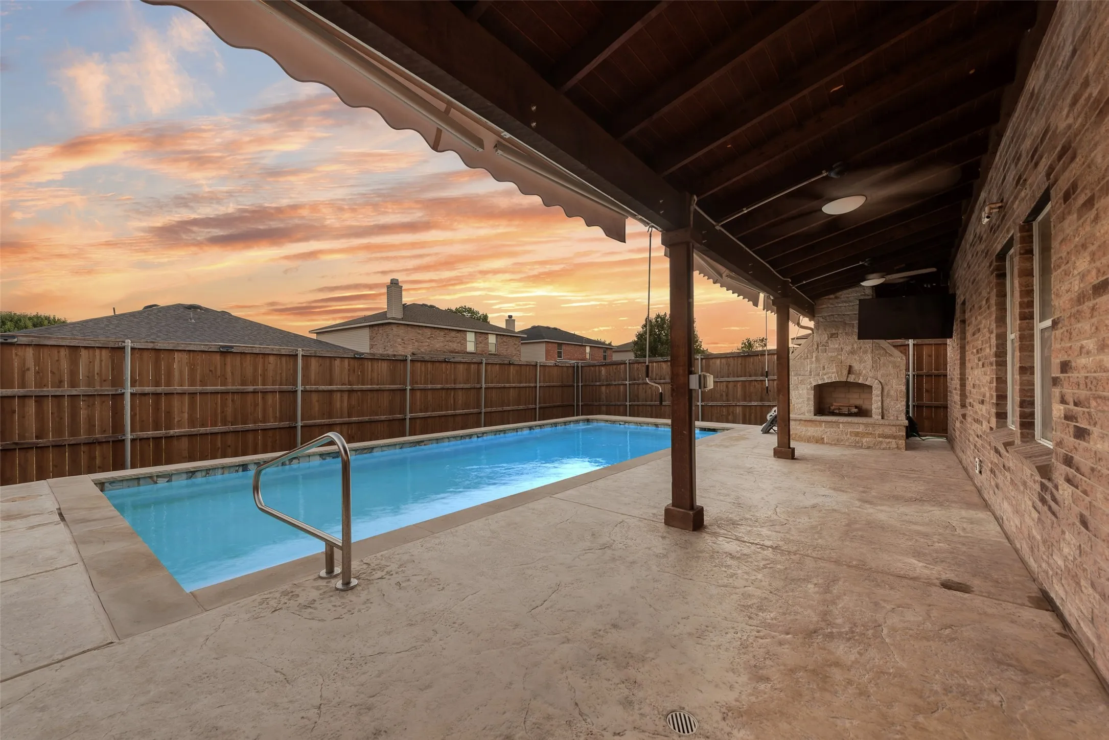 Single Family Residence For Sale in Denton County , 1620 Rialto Way, Fort Worth, Texas 76247, 5 Bedroom, 3 Bathroom, 2 Garage spaces, 3,574 Sqft, built in 2005, mls#21377101, Real Estate Agent in Fort Worth, Homes For Sale in Denton county, Homes For Sale in Fort Worth, Realtor in Fort Worth Texas, Real Estate Brokerage Independent Realty Texas, Luminita Cordes Realtor