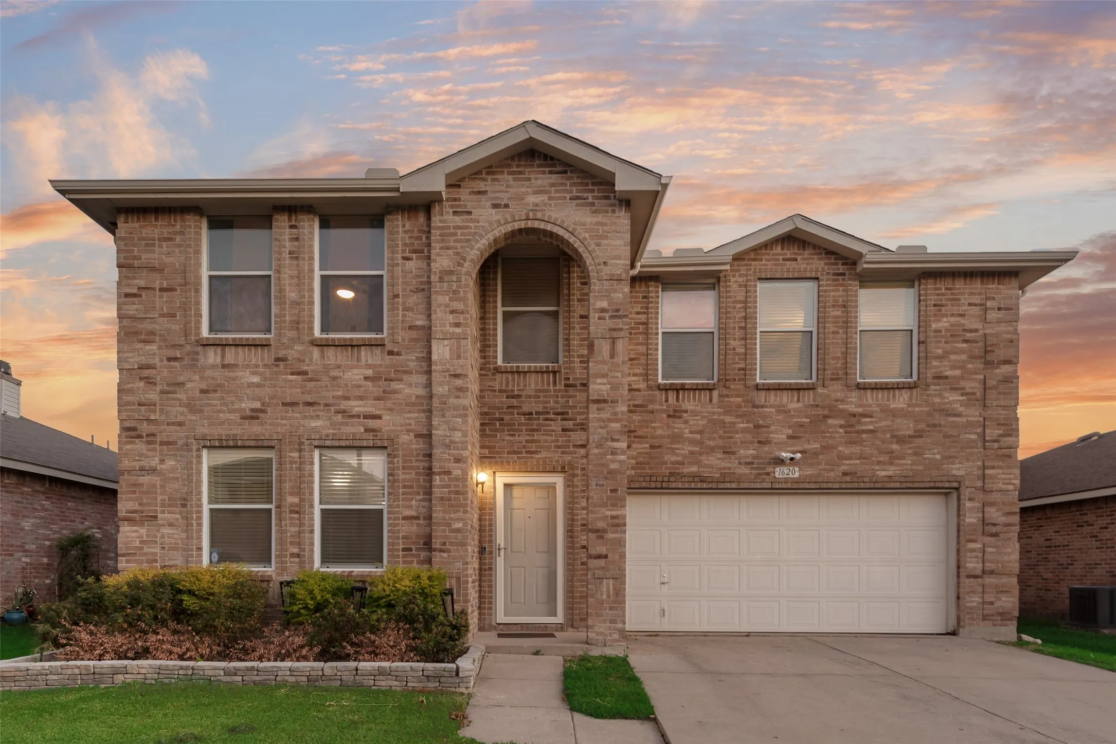 Single Family Residence For Sale in Denton County , 1620 Rialto Way, Fort Worth, Texas 76247, 5 Bedroom, 3 Bathroom, 2 Garage spaces, 3,574 Sqft, built in 2005, mls#21377101, Real Estate Agent in Fort Worth, Homes For Sale in Denton county, Homes For Sale in Fort Worth, Realtor in Fort Worth Texas, Real Estate Brokerage Independent Realty Texas, Luminita Cordes Realtor