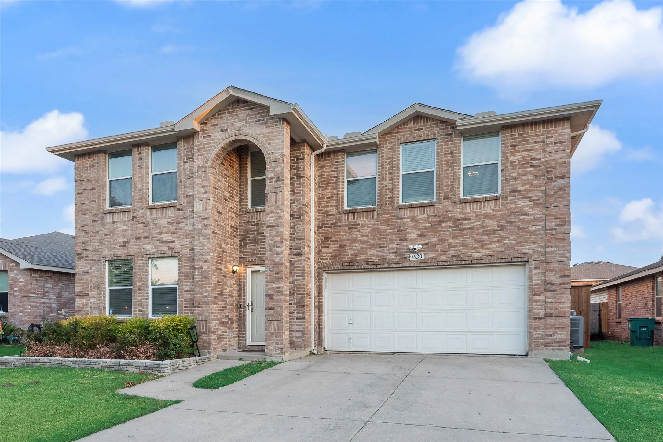 Single Family Residence For Sale in Denton County , 1620 Rialto Way, Fort Worth, Texas 76247, 5 Bedroom, 3 Bathroom, 2 Garage spaces, 3,574 Sqft, built in 2005, mls#21377101, Real Estate Agent in Fort Worth, Homes For Sale in Denton county, Homes For Sale in Fort Worth, Realtor in Fort Worth Texas, Real Estate Brokerage Independent Realty Texas, Luminita Cordes Realtor