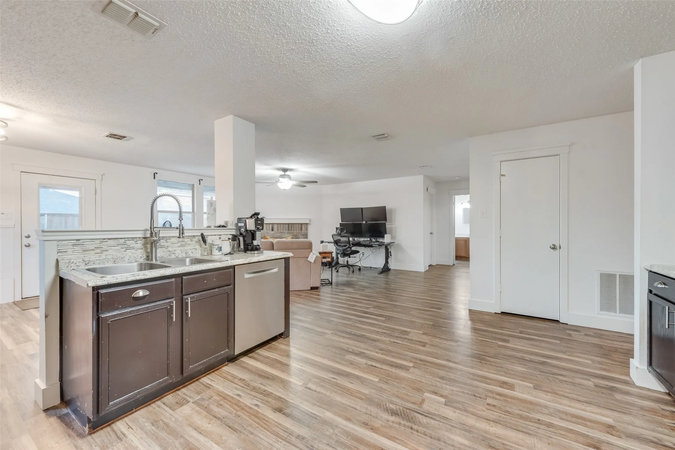 Single Family Residence For Sale in Denton County , 1620 Rialto Way, Fort Worth, Texas 76247, 5 Bedroom, 3 Bathroom, 2 Garage spaces, 3,574 Sqft, built in 2005, mls#21377101, Real Estate Agent in Fort Worth, Homes For Sale in Denton county, Homes For Sale in Fort Worth, Realtor in Fort Worth Texas, Real Estate Brokerage Independent Realty Texas, Luminita Cordes Realtor