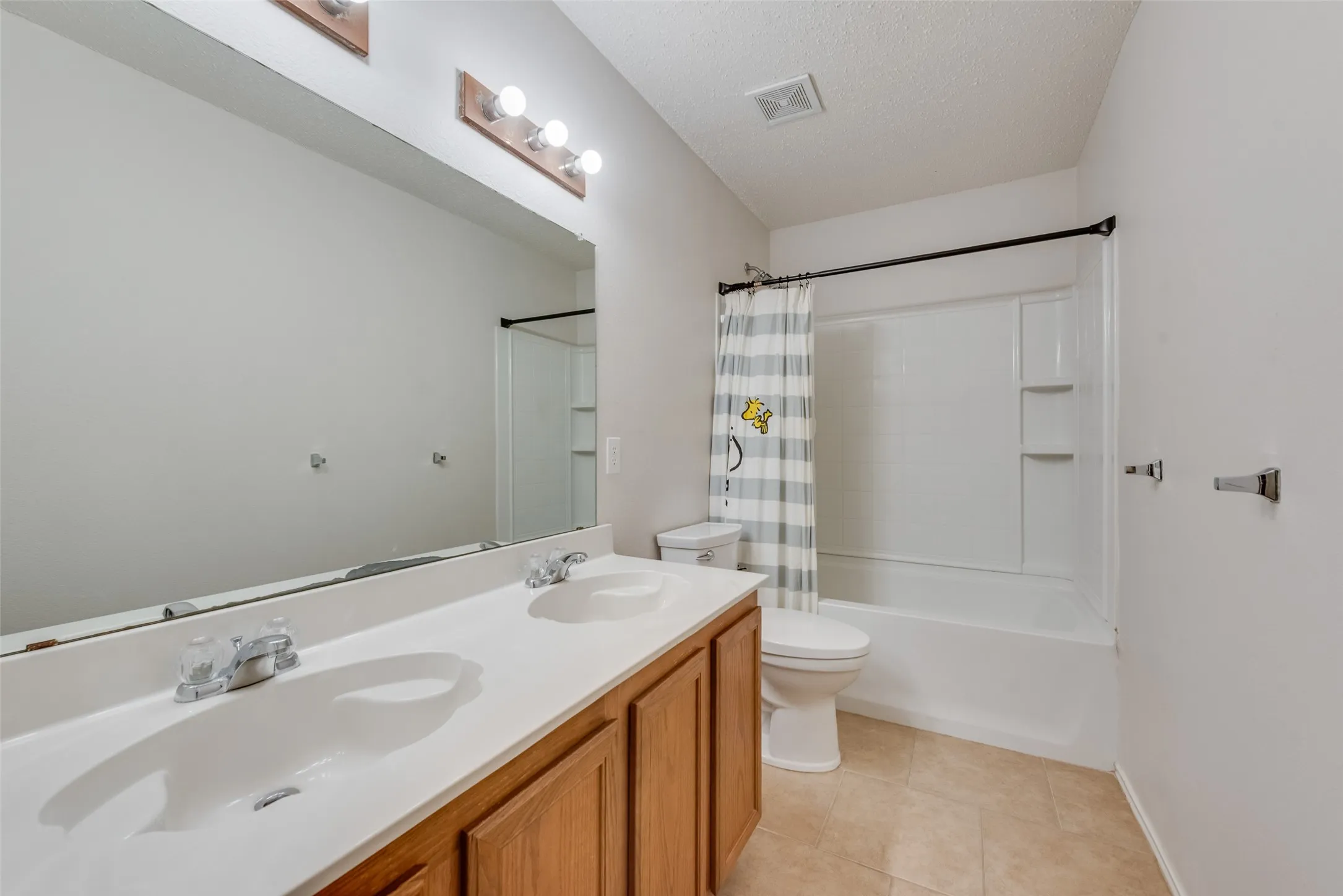 Single Family Residence For Sale in Denton County , 1620 Rialto Way, Fort Worth, Texas 76247, 5 Bedroom, 3 Bathroom, 2 Garage spaces, 3,574 Sqft, built in 2005, mls#21377101, Real Estate Agent in Fort Worth, Homes For Sale in Denton county, Homes For Sale in Fort Worth, Realtor in Fort Worth Texas, Real Estate Brokerage Independent Realty Texas, Luminita Cordes Realtor