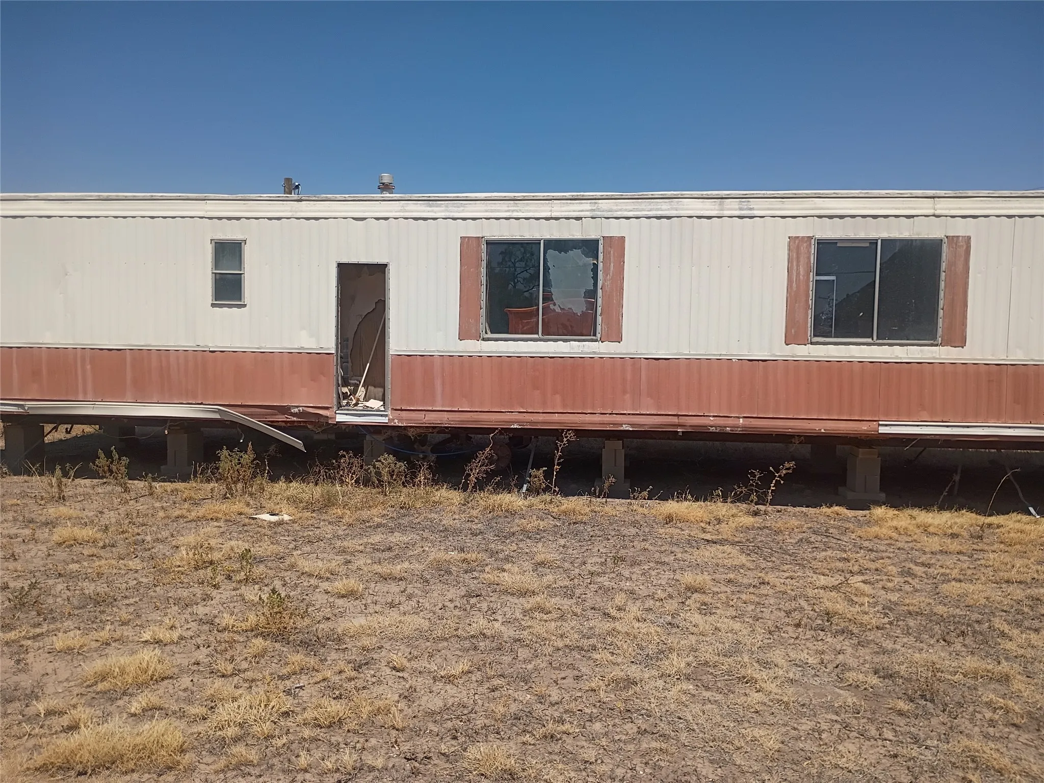 Mobile Home For Sale in Jones County , 516 NE Ave G, Hamlin, Texas 79520, 2 Bedroom, 1 Bathroom, Garage spaces, 1,127 Sqft, built in 1980, mls#21377149, Real Estate Agent in Hamlin, Homes For Sale in Jones county, Homes For Sale in Hamlin, Realtor in Hamlin Texas, Real Estate Brokerage Independent Realty Texas, Luminita Cordes Realtor