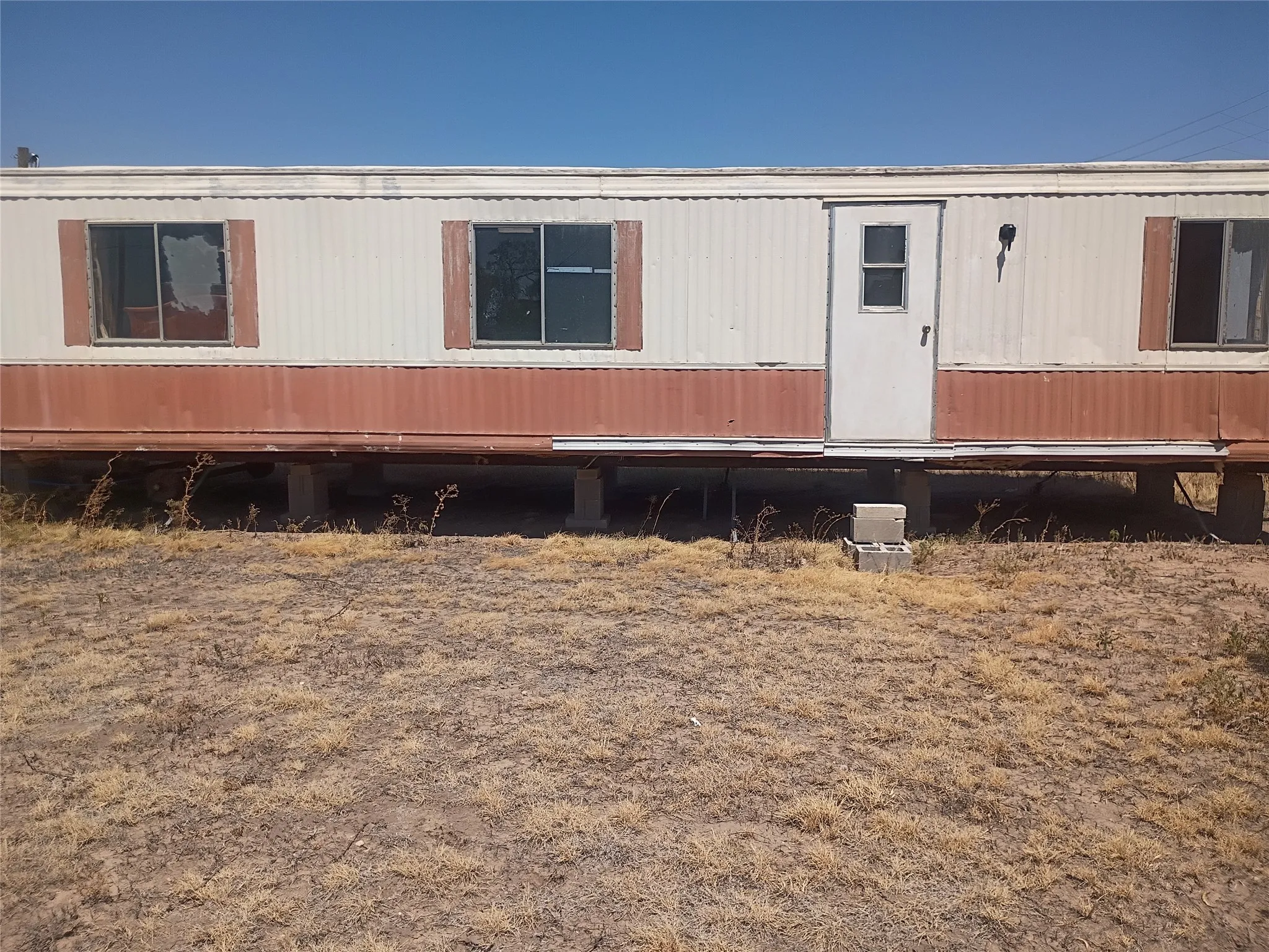 Mobile Home For Sale in Jones County , 516 NE Ave G, Hamlin, Texas 79520, 2 Bedroom, 1 Bathroom, Garage spaces, 1,127 Sqft, built in 1980, mls#21377149, Real Estate Agent in Hamlin, Homes For Sale in Jones county, Homes For Sale in Hamlin, Realtor in Hamlin Texas, Real Estate Brokerage Independent Realty Texas, Luminita Cordes Realtor