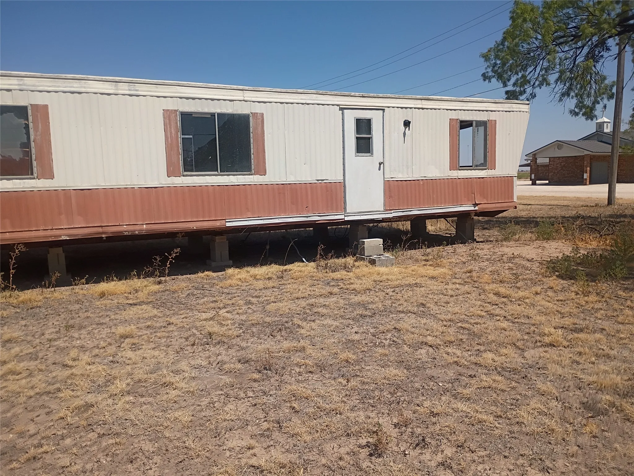 Mobile Home For Sale in Jones County , 516 NE Ave G, Hamlin, Texas 79520, 2 Bedroom, 1 Bathroom, Garage spaces, 1,127 Sqft, built in 1980, mls#21377149, Real Estate Agent in Hamlin, Homes For Sale in Jones county, Homes For Sale in Hamlin, Realtor in Hamlin Texas, Real Estate Brokerage Independent Realty Texas, Luminita Cordes Realtor