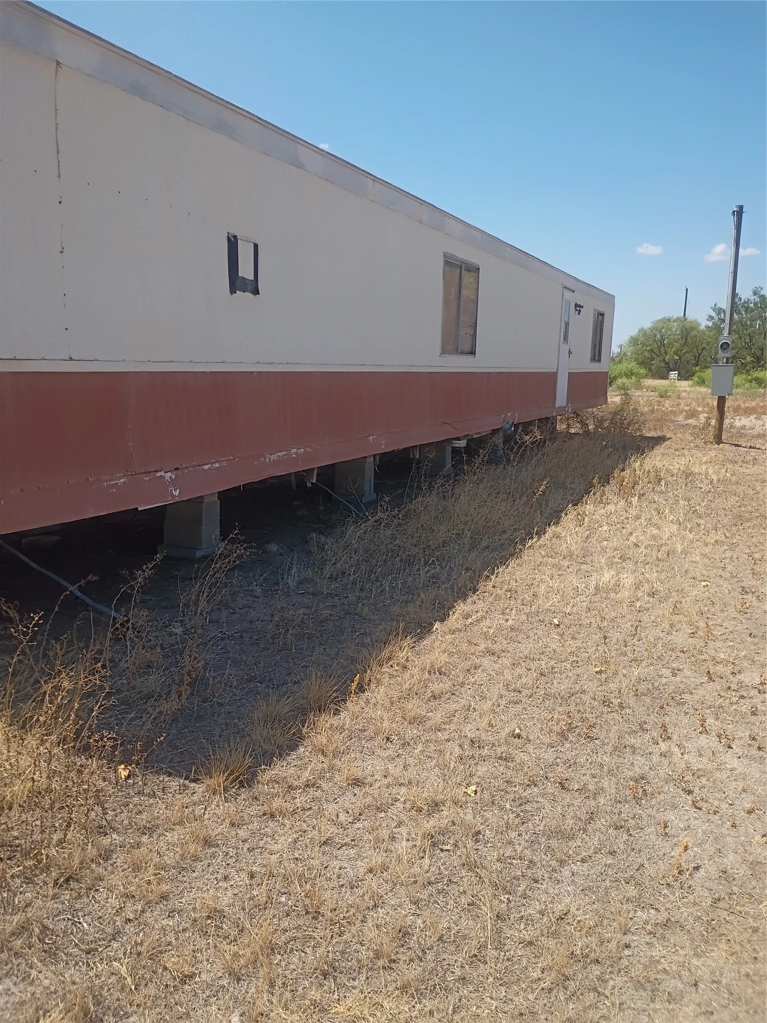 Mobile Home For Sale in Jones County , 516 NE Ave G, Hamlin, Texas 79520, 2 Bedroom, 1 Bathroom, Garage spaces, 1,127 Sqft, built in 1980, mls#21377149, Real Estate Agent in Hamlin, Homes For Sale in Jones county, Homes For Sale in Hamlin, Realtor in Hamlin Texas, Real Estate Brokerage Independent Realty Texas, Luminita Cordes Realtor