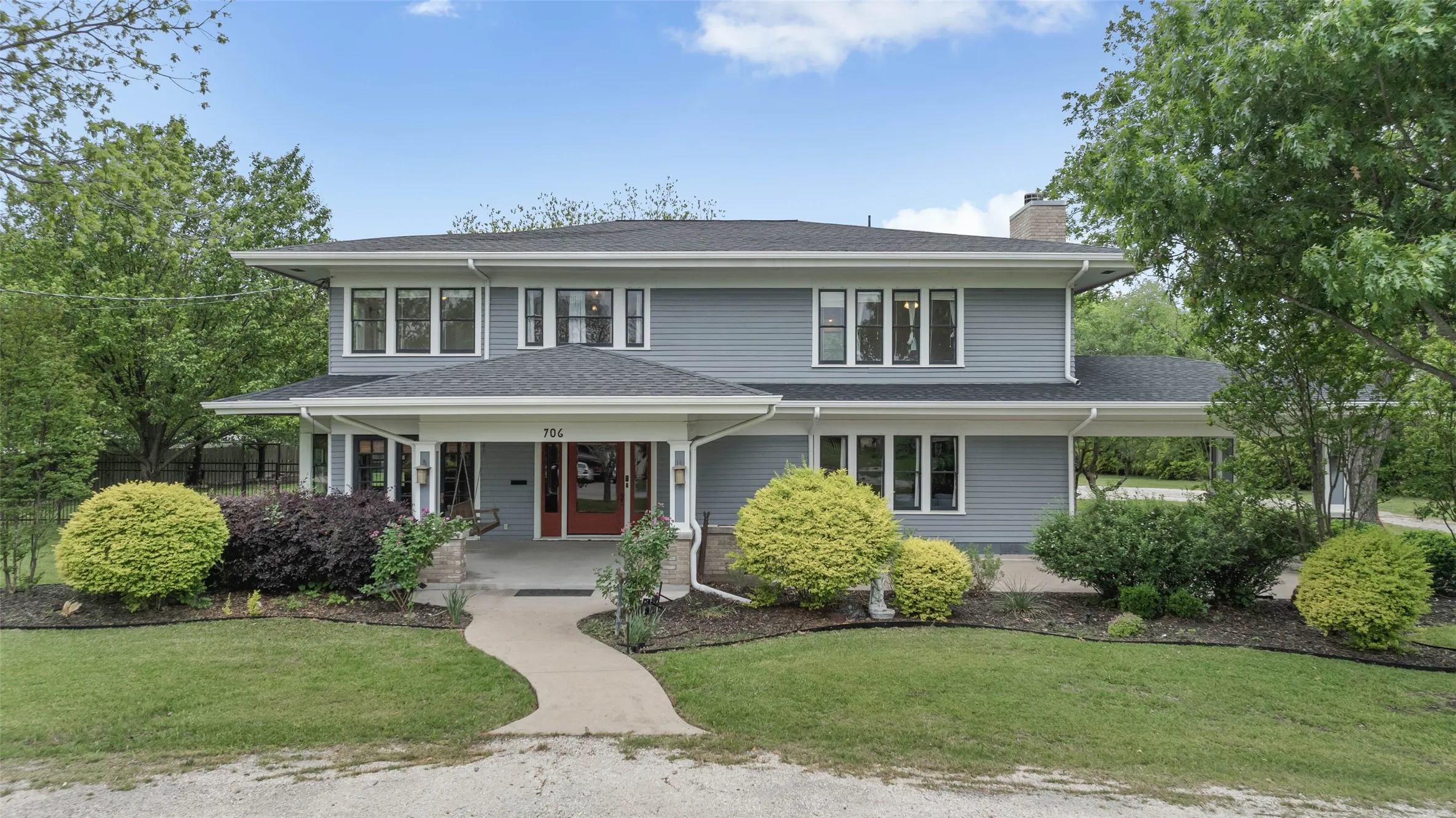 Single Family Residence For Rent in Collin County , 706 S Main Street, Farmersville, Texas 75442, 4 Bedroom, 4 Bathroom, Garage spaces, 4,159 Sqft, built in 1914, mls#21377446, Real Estate Agent in Farmersville, Homes For Rent in Collin county, Homes For Rent in Farmersville, Realtor in Farmersville Texas, Real Estate Brokerage Independent Realty Texas, Luminita Cordes Realtor