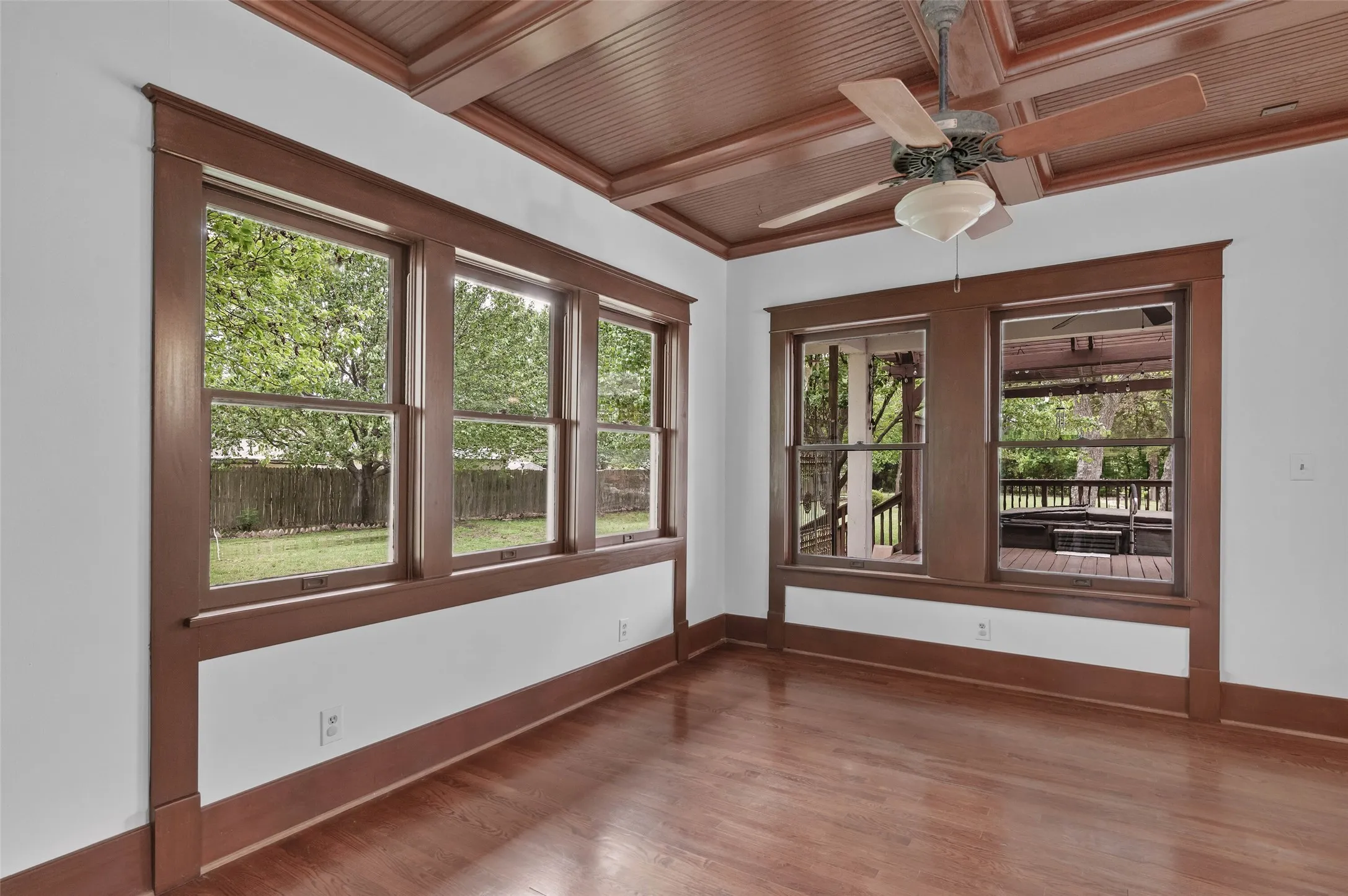 Single Family Residence For Rent in Collin County , 706 S Main Street, Farmersville, Texas 75442, 4 Bedroom, 4 Bathroom, Garage spaces, 4,159 Sqft, built in 1914, mls#21377446, Real Estate Agent in Farmersville, Homes For Rent in Collin county, Homes For Rent in Farmersville, Realtor in Farmersville Texas, Real Estate Brokerage Independent Realty Texas, Luminita Cordes Realtor