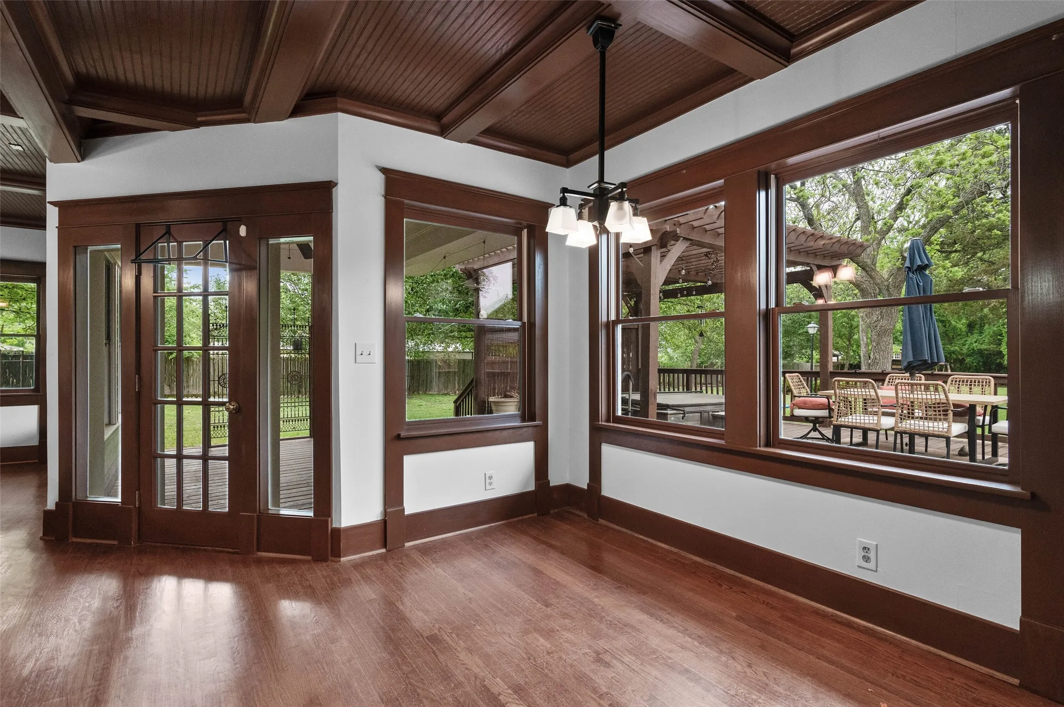 Single Family Residence For Rent in Collin County , 706 S Main Street, Farmersville, Texas 75442, 4 Bedroom, 4 Bathroom, Garage spaces, 4,159 Sqft, built in 1914, mls#21377446, Real Estate Agent in Farmersville, Homes For Rent in Collin county, Homes For Rent in Farmersville, Realtor in Farmersville Texas, Real Estate Brokerage Independent Realty Texas, Luminita Cordes Realtor