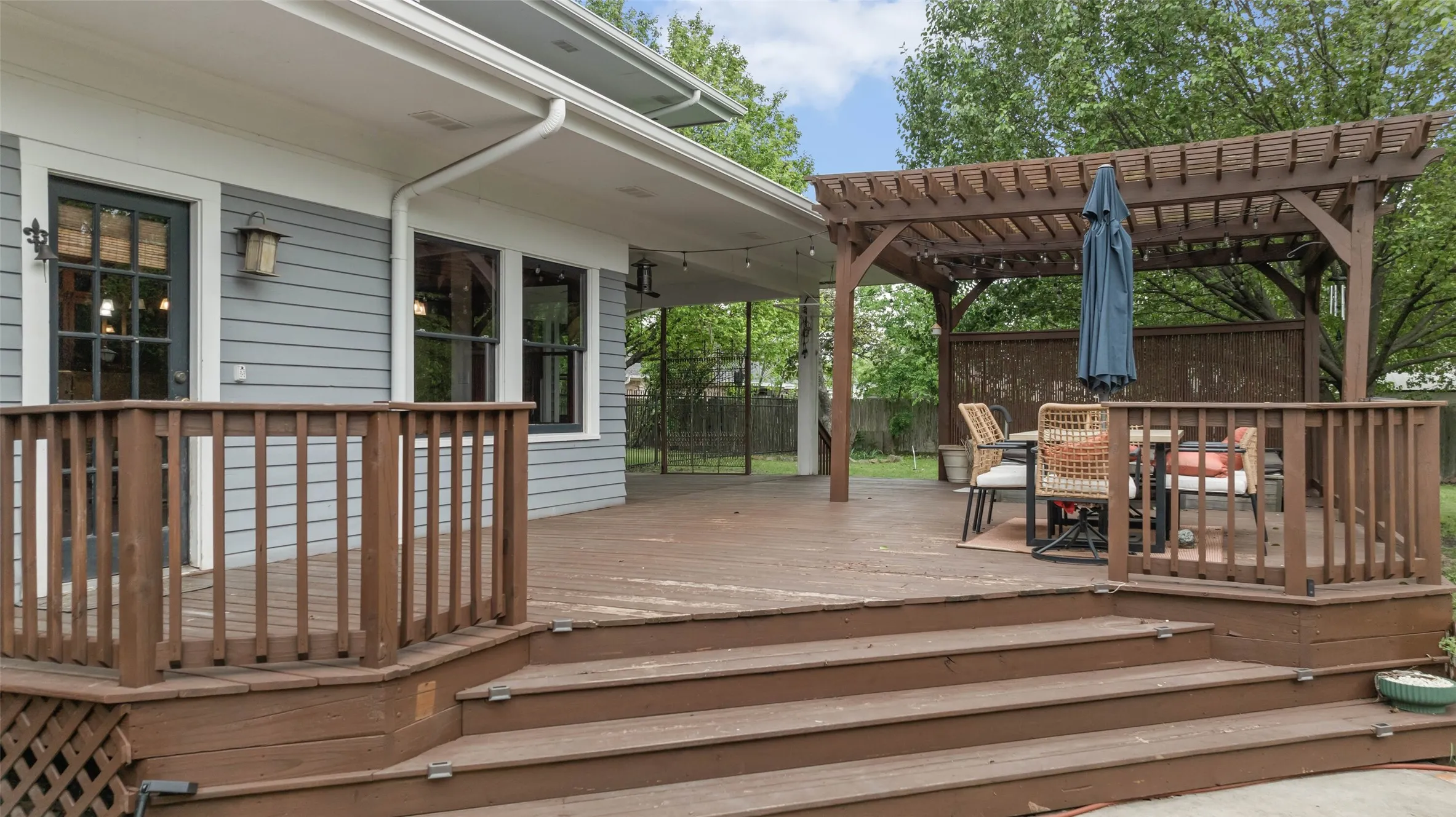 Single Family Residence For Rent in Collin County , 706 S Main Street, Farmersville, Texas 75442, 4 Bedroom, 4 Bathroom, Garage spaces, 4,159 Sqft, built in 1914, mls#21377446, Real Estate Agent in Farmersville, Homes For Rent in Collin county, Homes For Rent in Farmersville, Realtor in Farmersville Texas, Real Estate Brokerage Independent Realty Texas, Luminita Cordes Realtor
