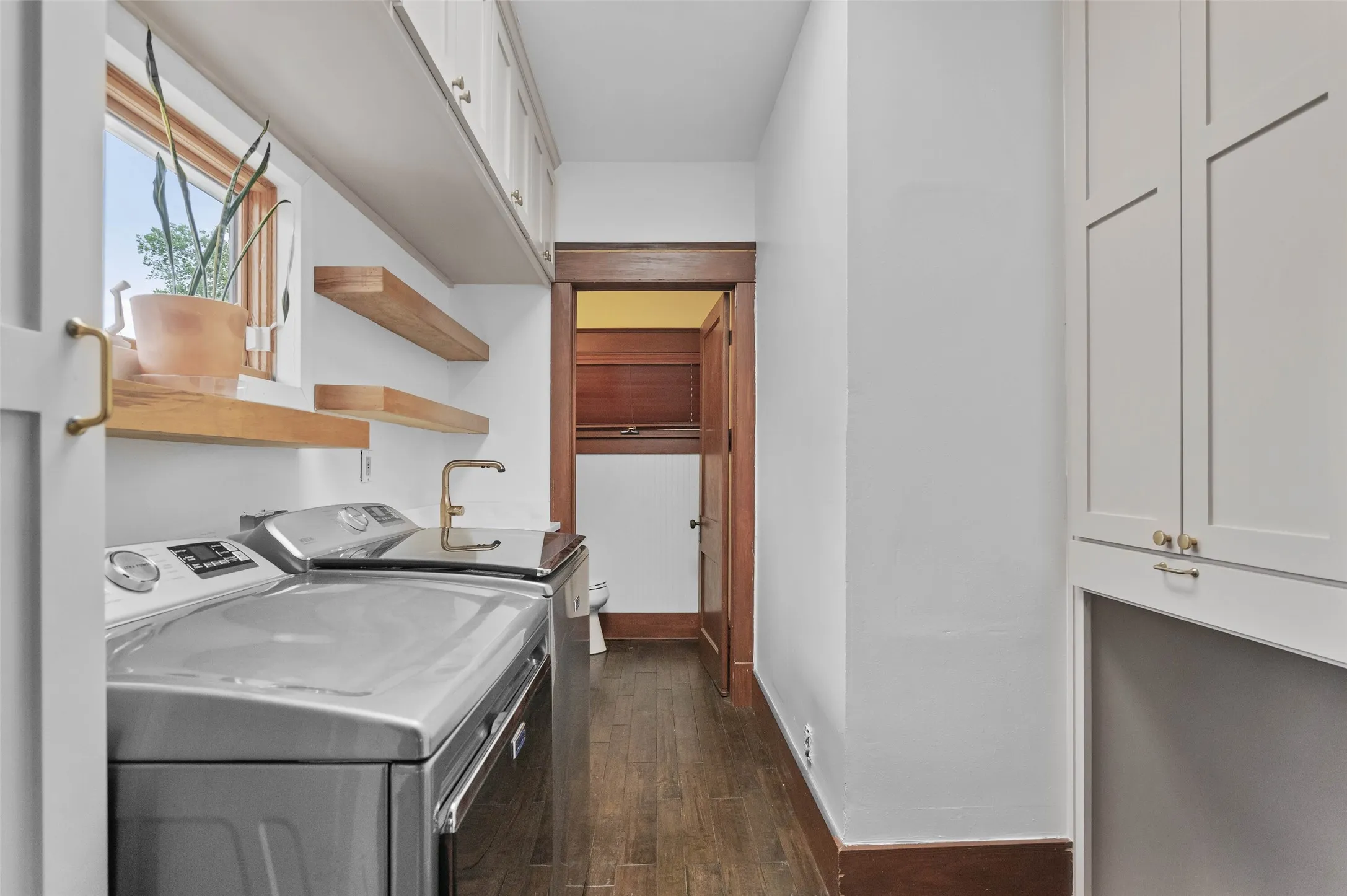 Single Family Residence For Rent in Collin County , 706 S Main Street, Farmersville, Texas 75442, 4 Bedroom, 4 Bathroom, Garage spaces, 4,159 Sqft, built in 1914, mls#21377446, Real Estate Agent in Farmersville, Homes For Rent in Collin county, Homes For Rent in Farmersville, Realtor in Farmersville Texas, Real Estate Brokerage Independent Realty Texas, Luminita Cordes Realtor