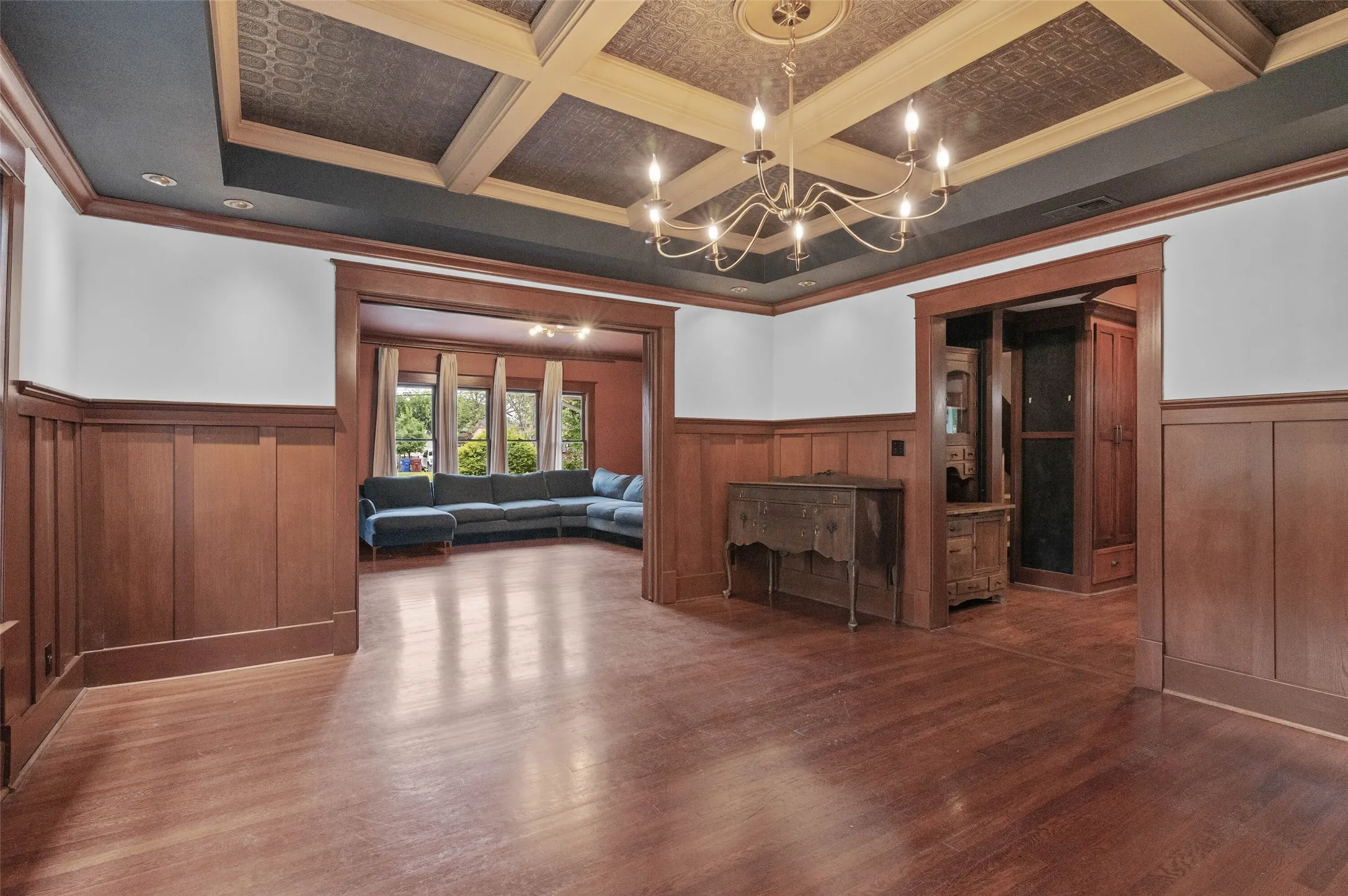 Single Family Residence For Rent in Collin County , 706 S Main Street, Farmersville, Texas 75442, 4 Bedroom, 4 Bathroom, Garage spaces, 4,159 Sqft, built in 1914, mls#21377446, Real Estate Agent in Farmersville, Homes For Rent in Collin county, Homes For Rent in Farmersville, Realtor in Farmersville Texas, Real Estate Brokerage Independent Realty Texas, Luminita Cordes Realtor