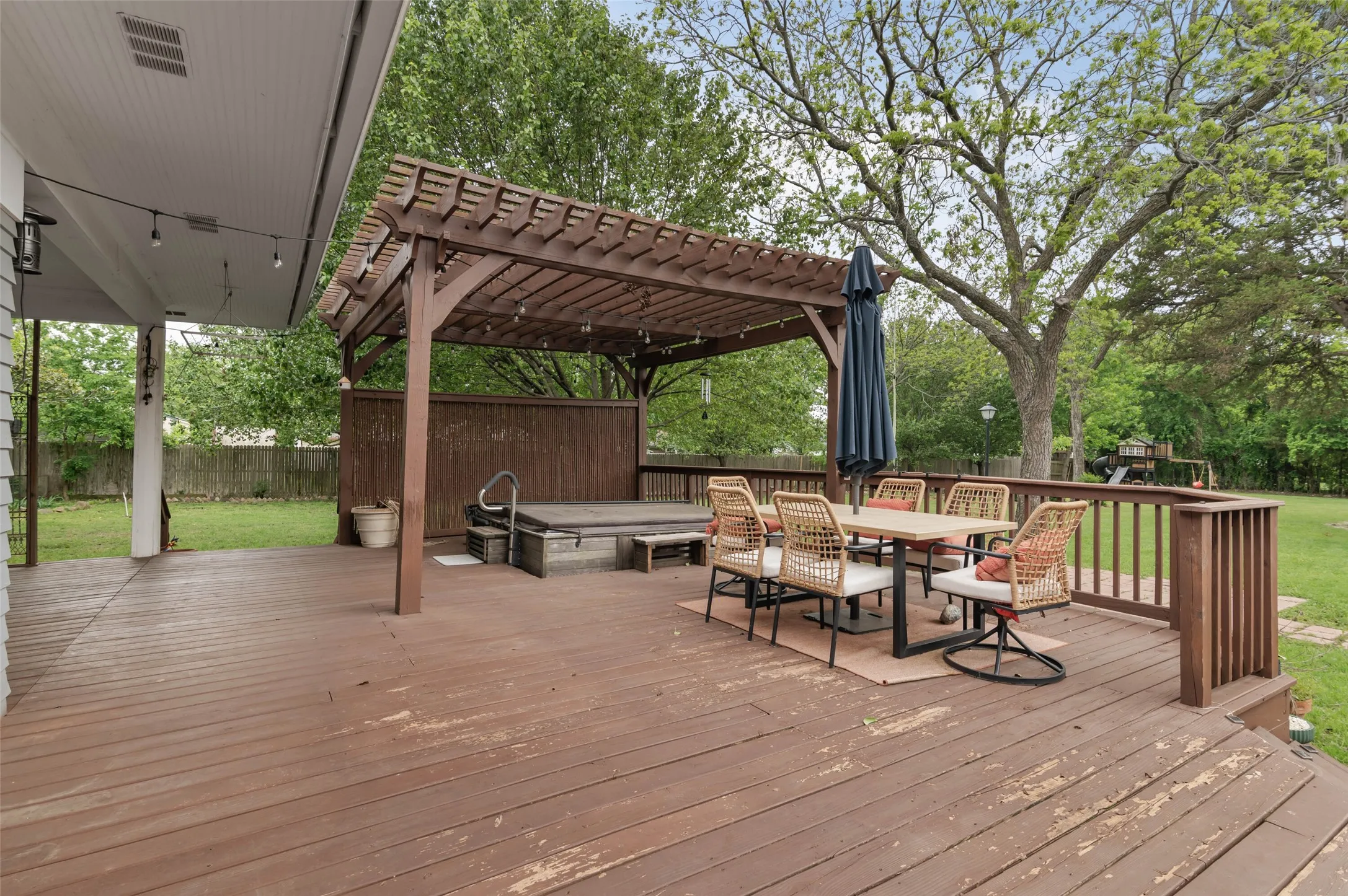 Single Family Residence For Rent in Collin County , 706 S Main Street, Farmersville, Texas 75442, 4 Bedroom, 4 Bathroom, Garage spaces, 4,159 Sqft, built in 1914, mls#21377446, Real Estate Agent in Farmersville, Homes For Rent in Collin county, Homes For Rent in Farmersville, Realtor in Farmersville Texas, Real Estate Brokerage Independent Realty Texas, Luminita Cordes Realtor