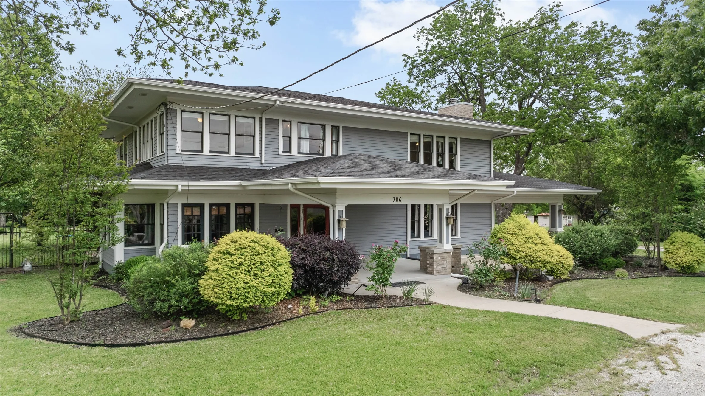 Single Family Residence For Rent in Collin County , 706 S Main Street, Farmersville, Texas 75442, 4 Bedroom, 4 Bathroom, Garage spaces, 4,159 Sqft, built in 1914, mls#21377446, Real Estate Agent in Farmersville, Homes For Rent in Collin county, Homes For Rent in Farmersville, Realtor in Farmersville Texas, Real Estate Brokerage Independent Realty Texas, Luminita Cordes Realtor
